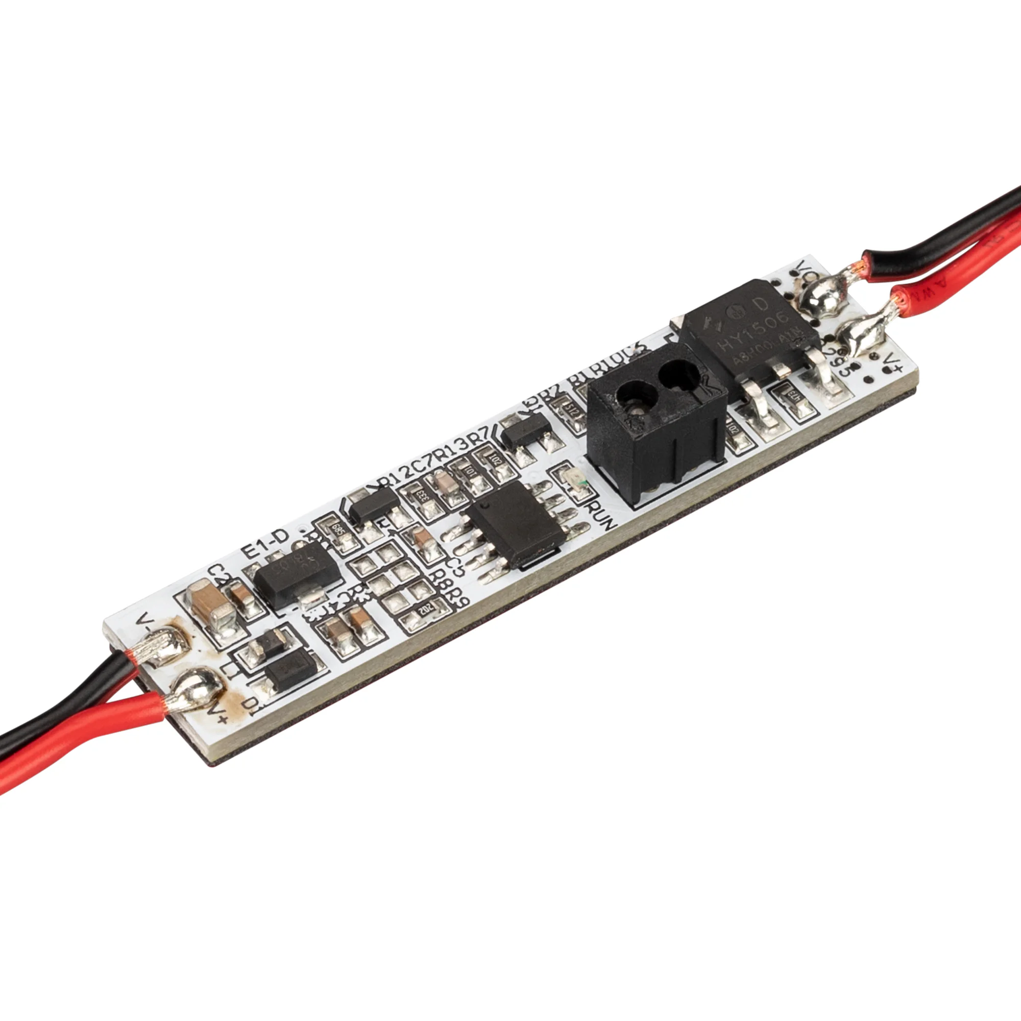 ИК-выключатель SMART-HAND (12-24V, 1х4А, 50x11mm) 031624 - ИК-выключатель, встраиваемый в профиль, реагирует на движение руки. При улавливании движения - плавное включение и выключение света. Зона срабатывания до 80мм. Требуется вырез в экране профиля для