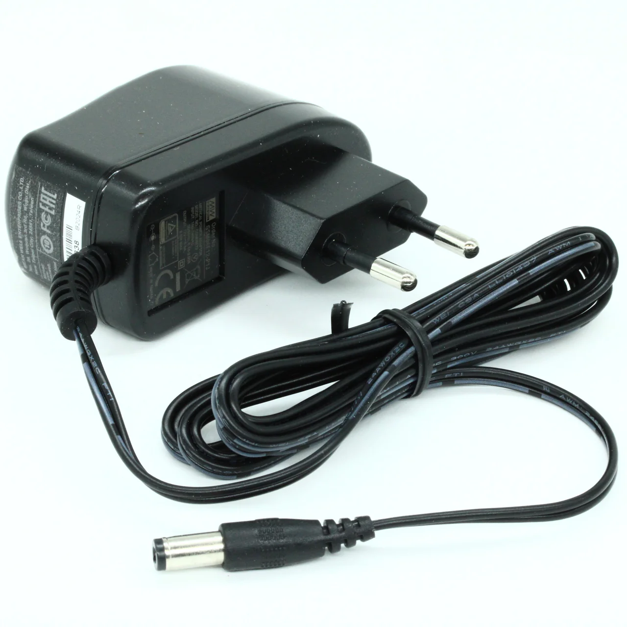 GSM06E12-P1J - AC-DC, 6Вт, сетевой адаптер, выход 12В/0.5А, вход 85...264В AC, 47...63 Гц, 32x66x42.5мм, 0...+50°C, для медицинского применения