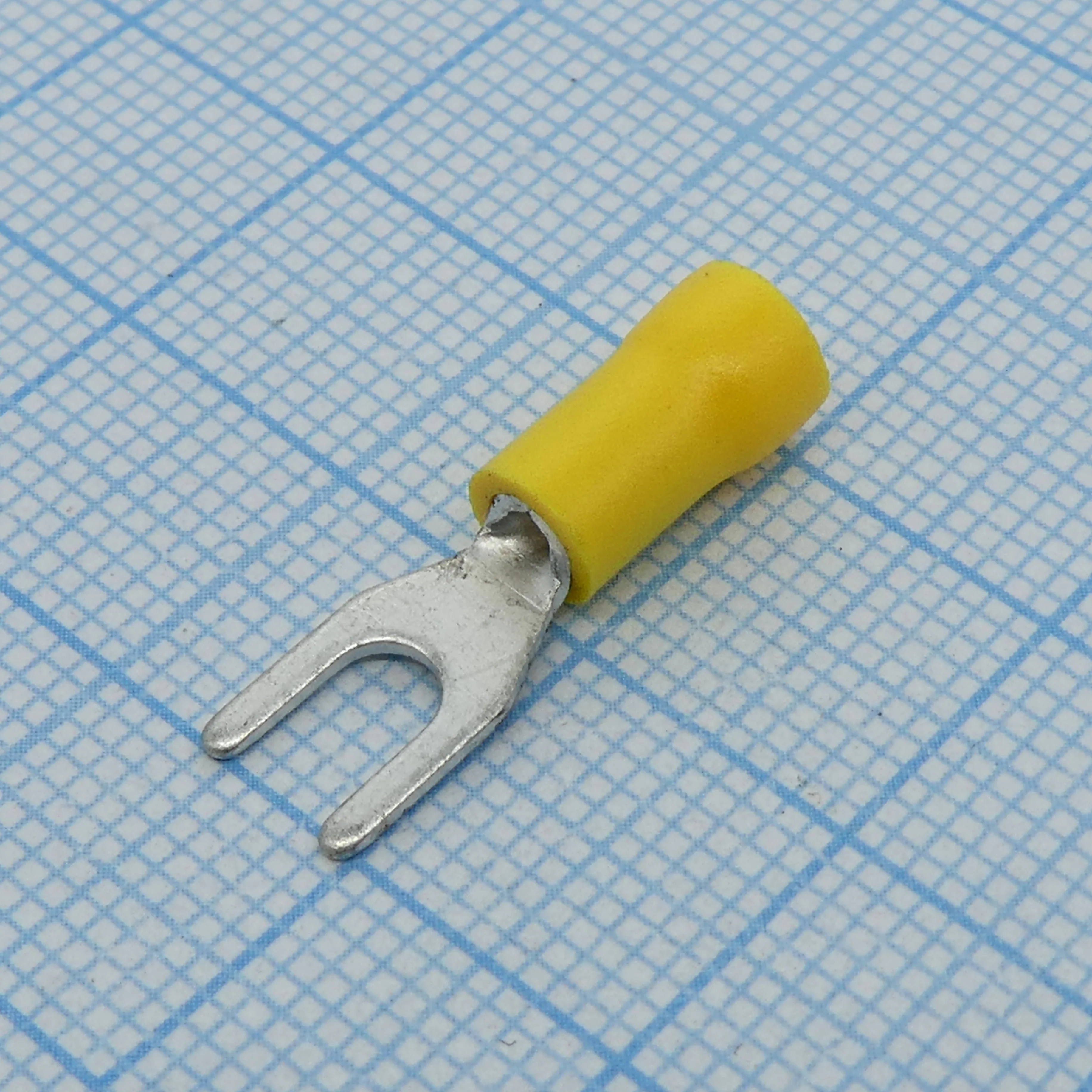 SV1.25-3.7L  Yellow - наконечник кабельный вилочный с изоляцией d=3.7мм, сеч. пров.0.5-1.5мм2