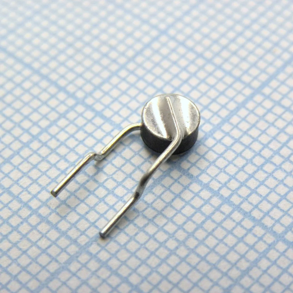 LB080UF - Самовосстанавливающийся предохранитель PTC 0.08A(hold) 0.16A(trip) 250V 3A 1W 4s 14Ohm, радиальные выводы, 4.8 X 9.3 X 3.8mm, россыпью