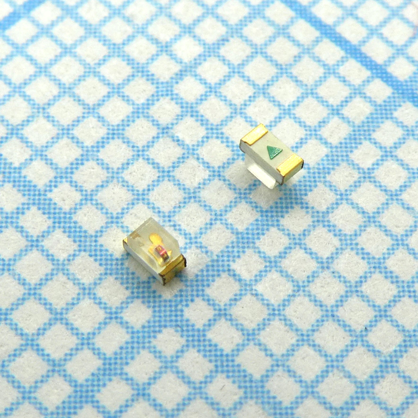 KP-1608SURC - Светодиод smd 1,6х0,8мм/красный/628нм/70-150мкд/прозрачный/120°