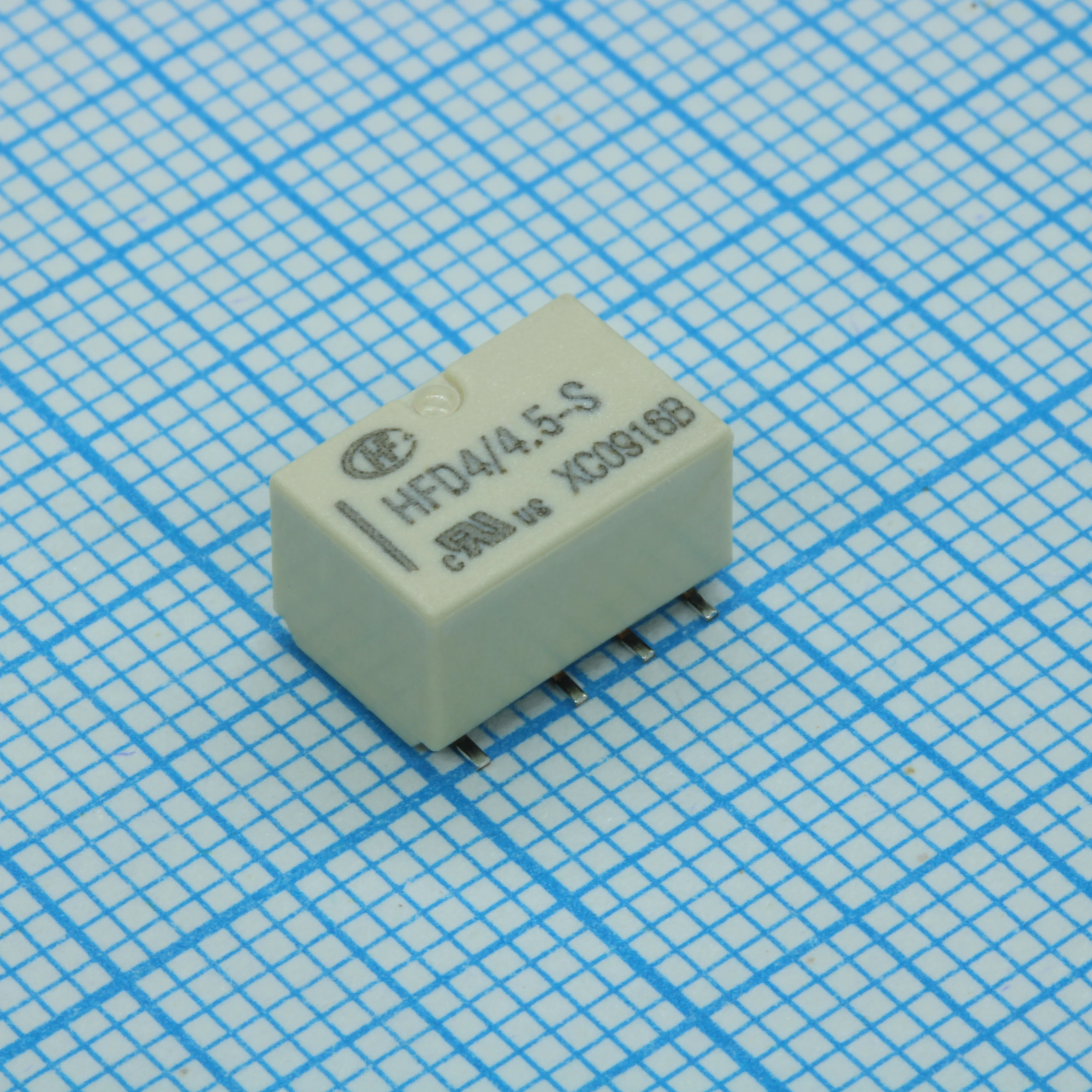 HFD4/4.5-SR - Сверхминиатюрное сигнальное реле серия HFD4 2A DPDT (две группы на переключение) катушка 4.5В для поверхностного монтажа лента на катушке
