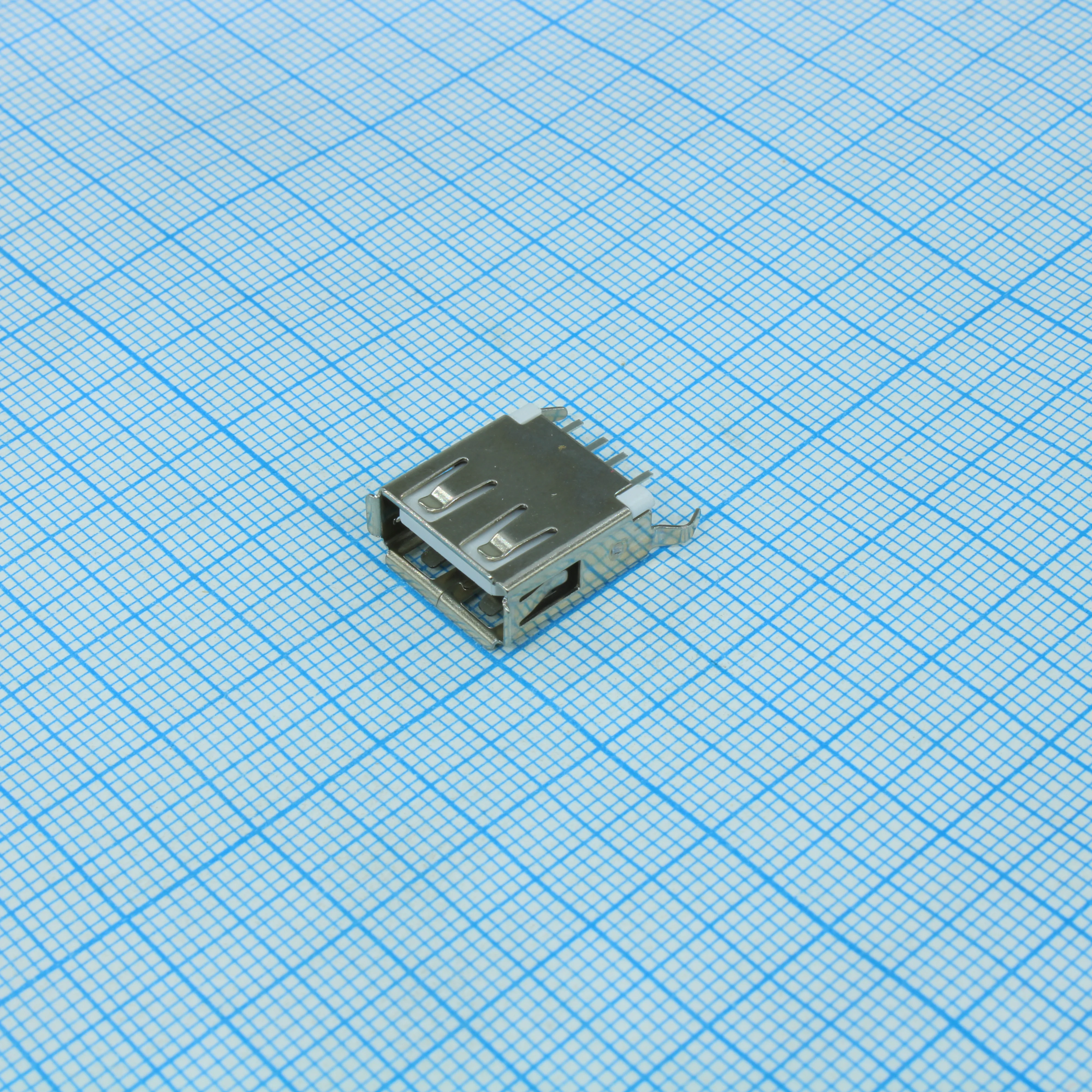 L-KLS1-181B-W - Разъем USB тип А вертикальный монтаж, розетка на плату