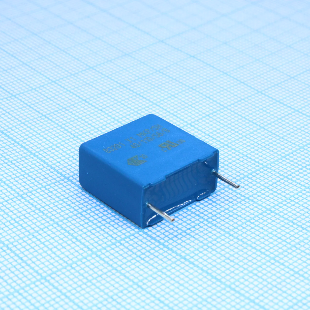 B32912B3334M - Пленочный помехоподавляющий конденсатор X1,  0.33uF ±20%, 330VAC, радиальные выводы с шагом 15мм, 18x9x17.5мм
