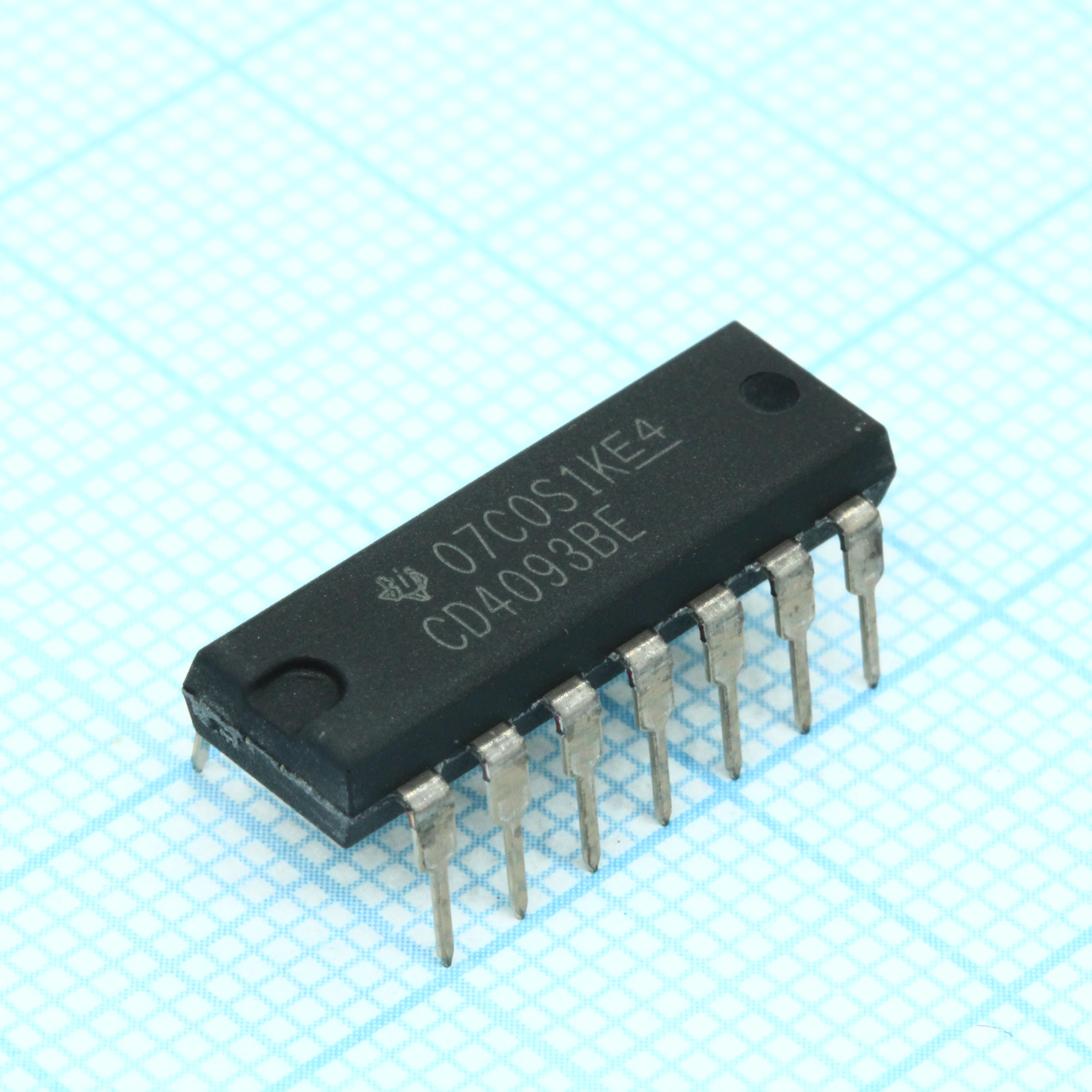 CD4093BE - Триггер Шмитта с И-НЕ 4 х 2, DIP14