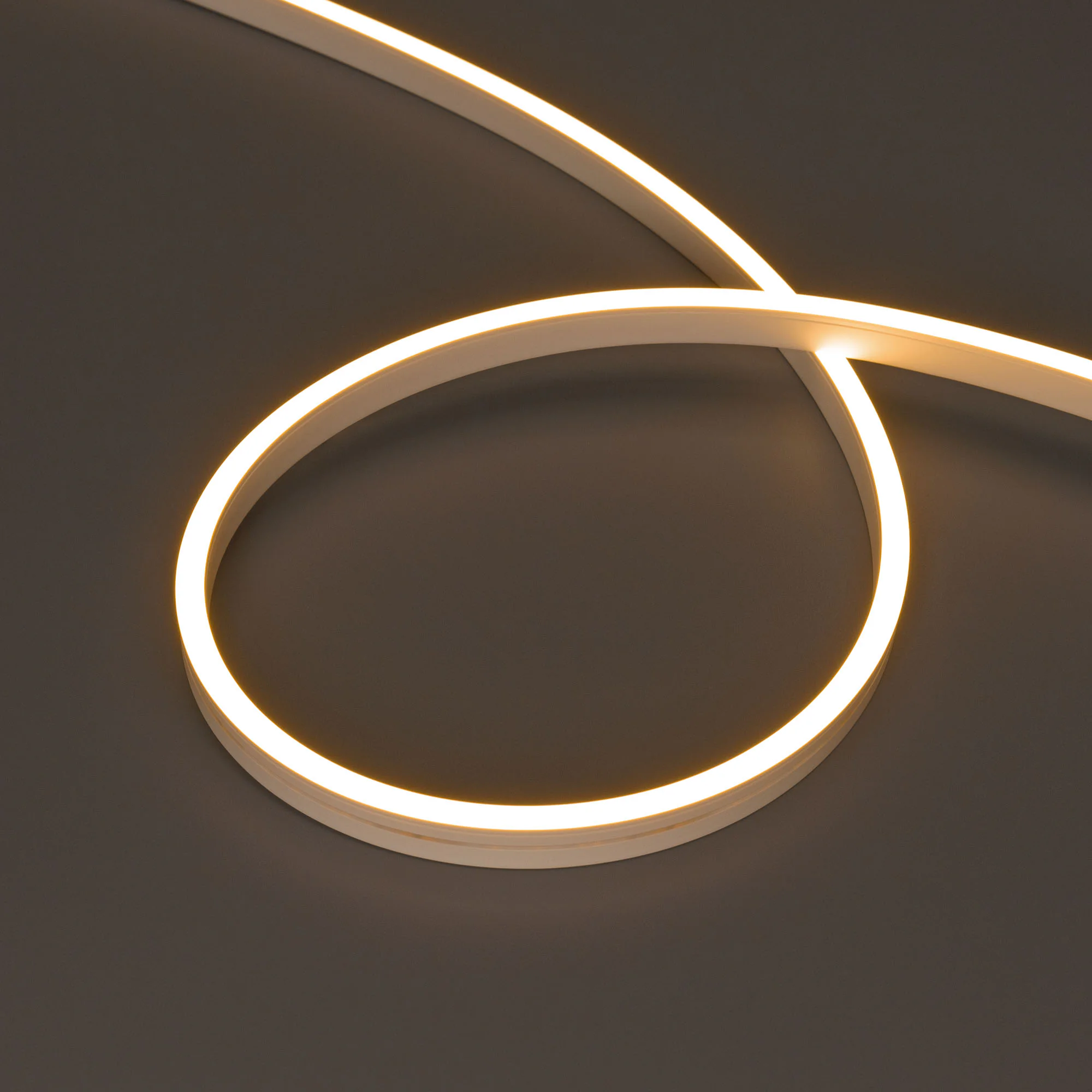 Лента герметичная MOONLIGHT-SIDE-A120-06x12mm 24V Warm2700 (9.6 W/m, IP65, 5m, wire x2) 041036 - Гибкая герметичная лента (неон серии MOONLIGHT), сечение 6х12 мм. Светодиоды SMD 2835 120 шт/м. Цвет свечения ТЕПЛЫЙ БЕЛЫЙ (2700 К), индекс цветопередачи CRI>