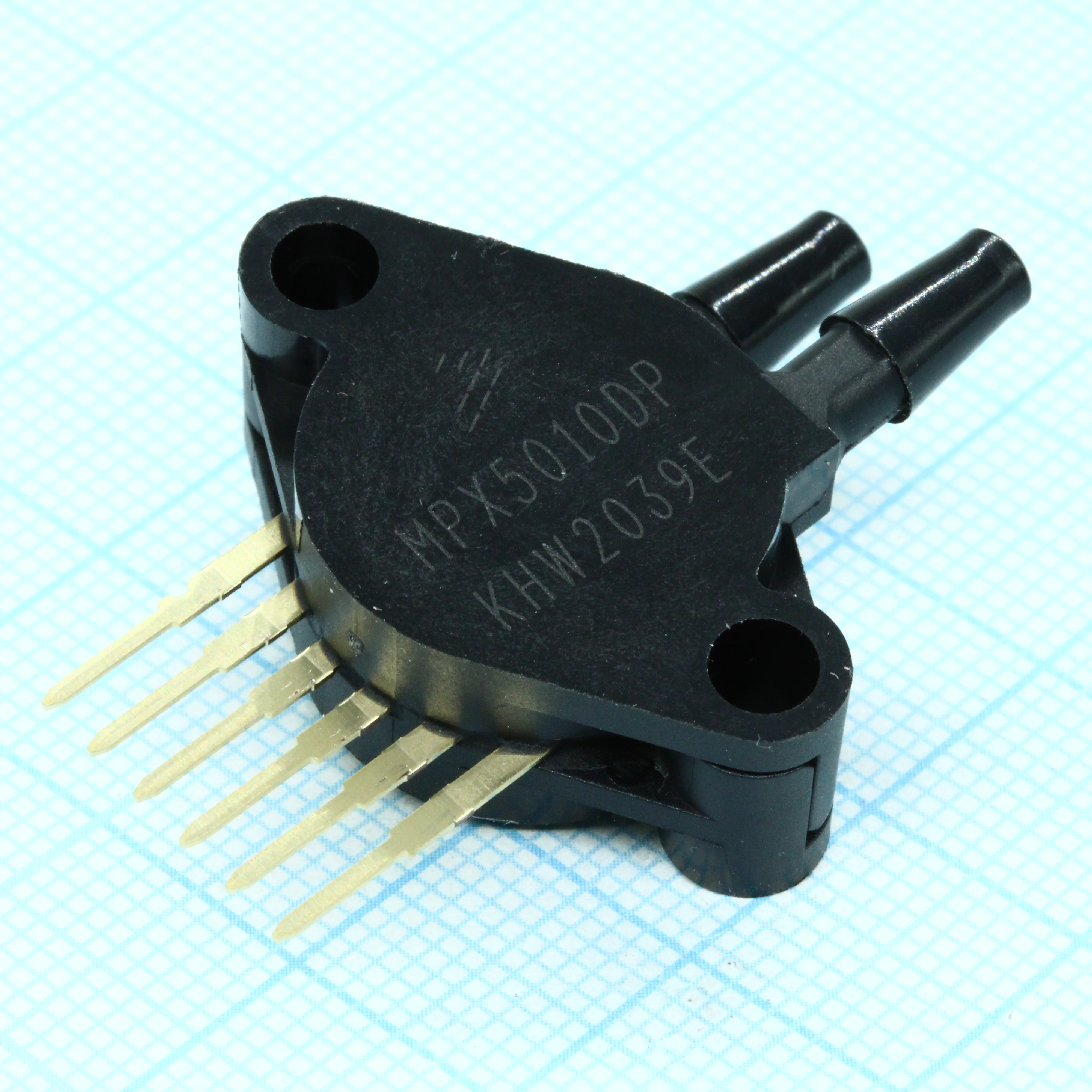 MPX5010DP - Датчик давления  0...10 кПа  дифф.  темп. компенс.  нормиров. вых.  5%