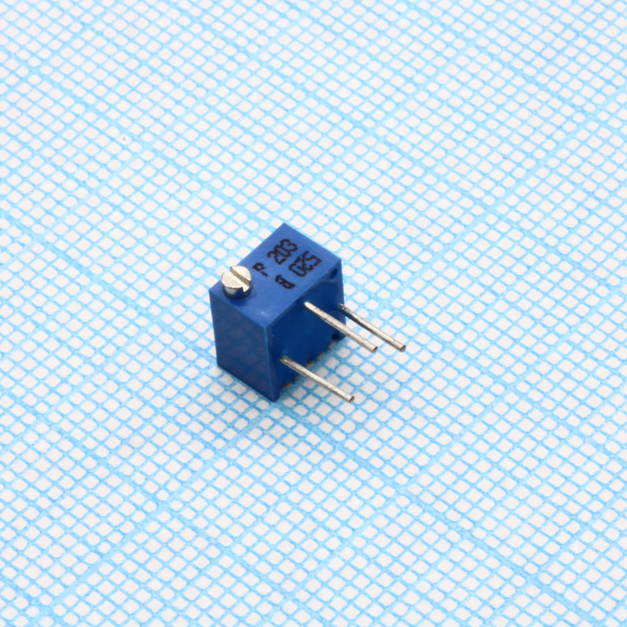TSR-3266P-203R - Потенциометр многооборотный керметный 20кОм 0.25Вт ±10% 12 ±2 оборотов, (6.7 X 8.22 X 4.7мм)