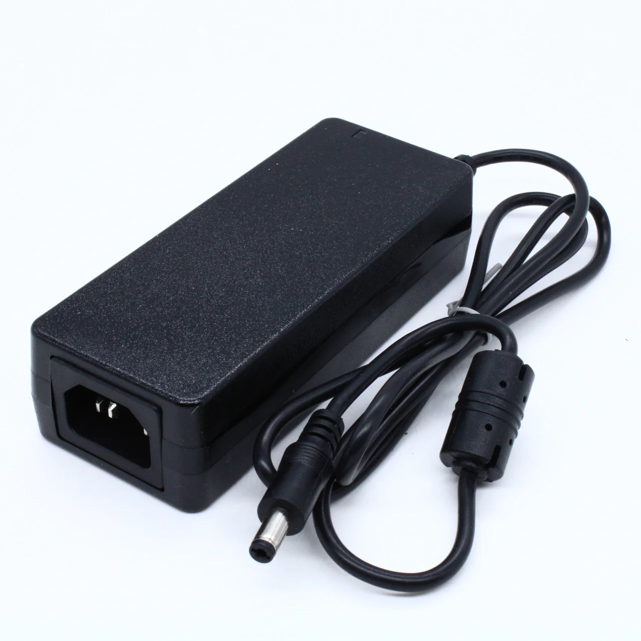 GST40A05-P1J - AC-DC, 25Вт, вход 90...264B AC, 47...63 Гц, 127...370B DC, выход 5B/5A, изоляция 3000В AC, 125x50x31.5мм, -30...+70°С, сетевой разъём IEC320-C14, выходной разъем 11, диам. 5.5х2.1мм