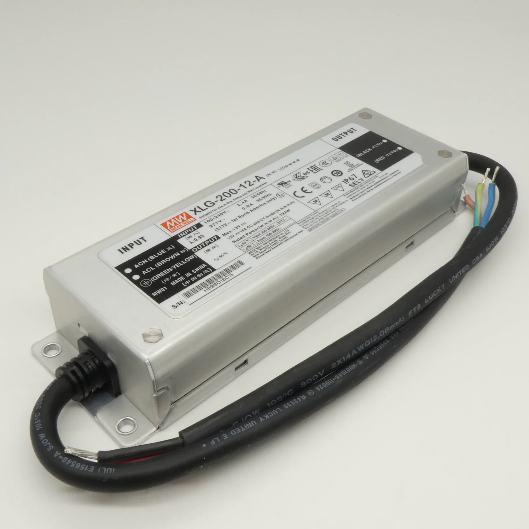 XLG-200-12-A - AC-DC, 192Вт, IP67, вход 90…305В AC, 47…63Гц, ККМ, выход 16А/8.4…12В, изоляция 3750В AC, в кожухе 199х63х35.5мм, -40…+90°С (корпус), встр. потенциометр