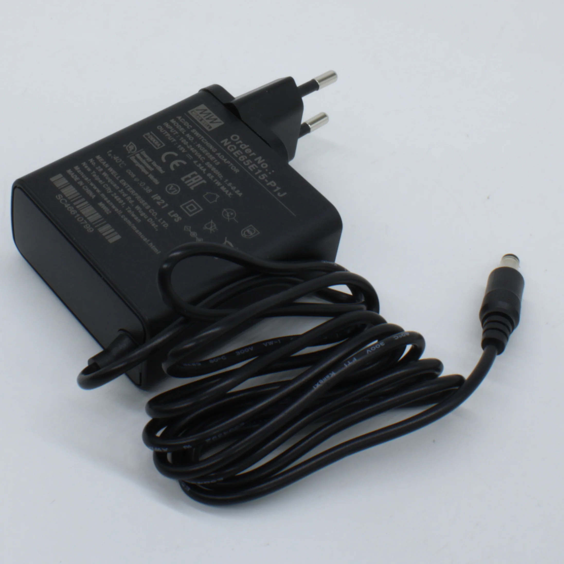 NGE65E15-P1J - AC-DC, 65.1Вт, сетевой адаптер, выход 15В/4.34А, вход 80...264В AC, 47...63 Гц, изоляция 4000B DC, 2xMOPP, 62x30*x65мм, -30...+70C, евровилка, выходной разъем 11мм, диам. 5.5х2.1мм