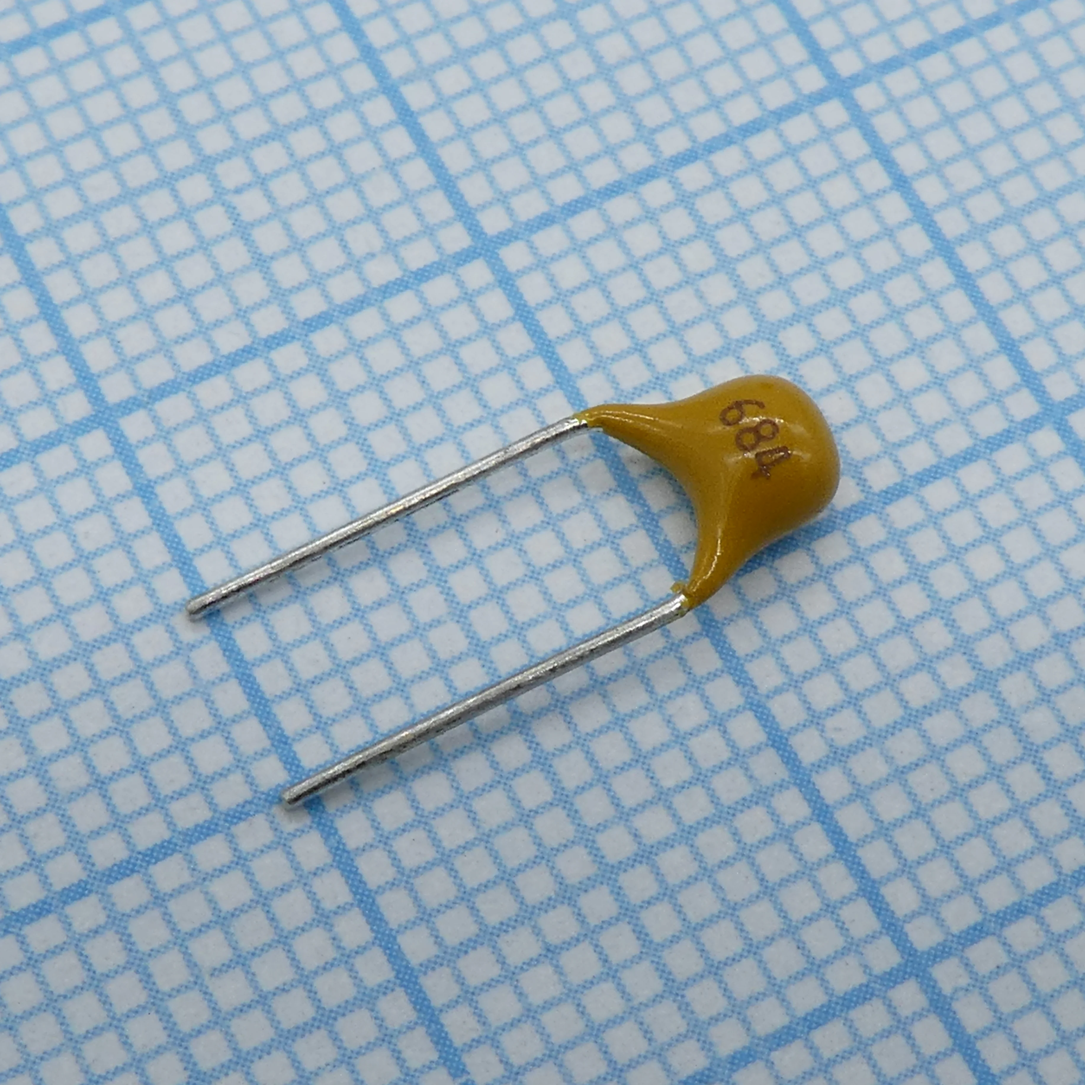 TS170R1H684MSBFB0R - Конденсатор керамический многослойный 0.68мкФ 50В Y5V ±20% радиальный 5.08мм 85°C россыпь