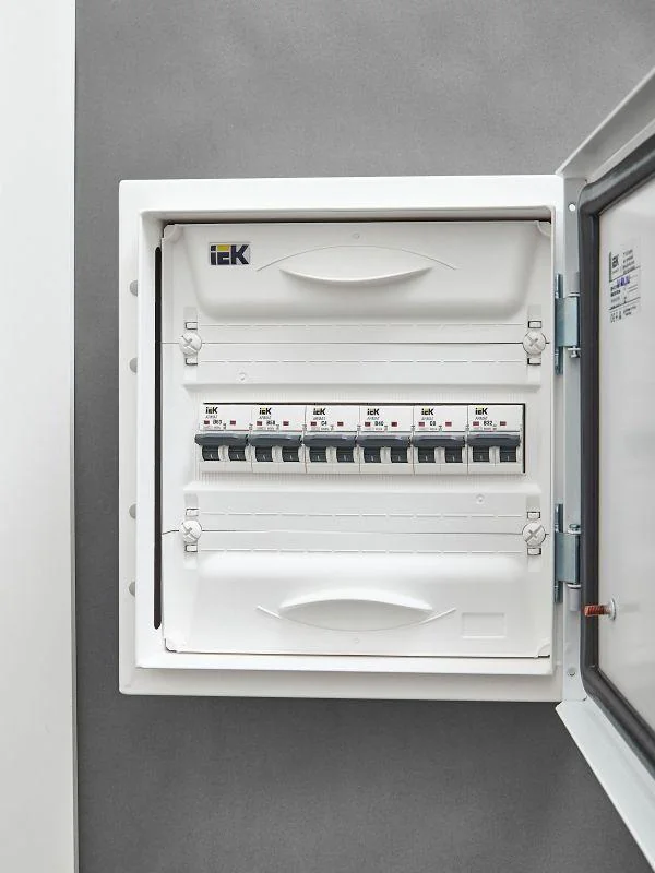 Выключатель автоматический модульный 2п C 4А M06N ARMAT IEK AR-M06N-2-C004