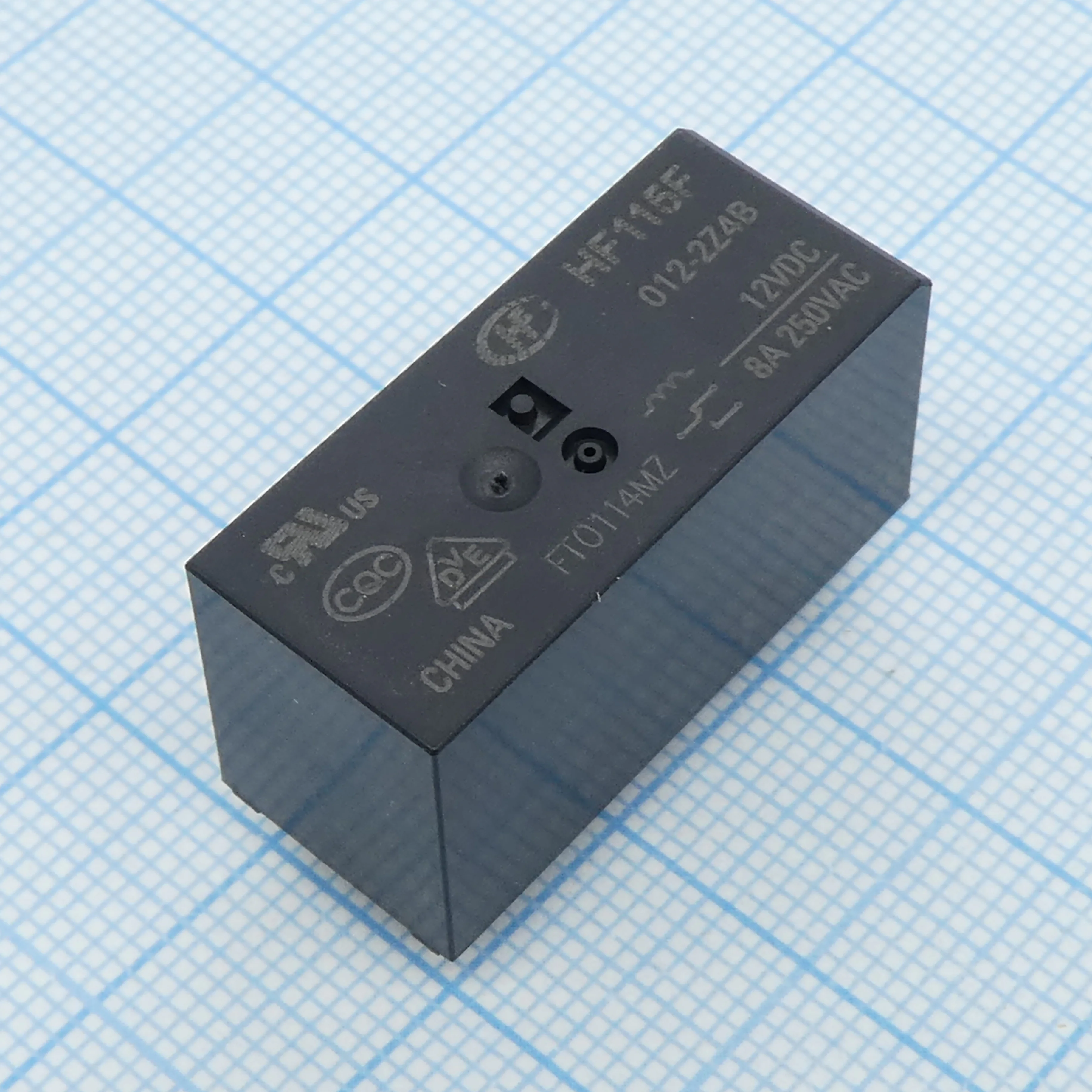HF115F/012-2Z4B - Реле силовое, 8 А, 12 В, 2FormC (две контактных группы-два направления)