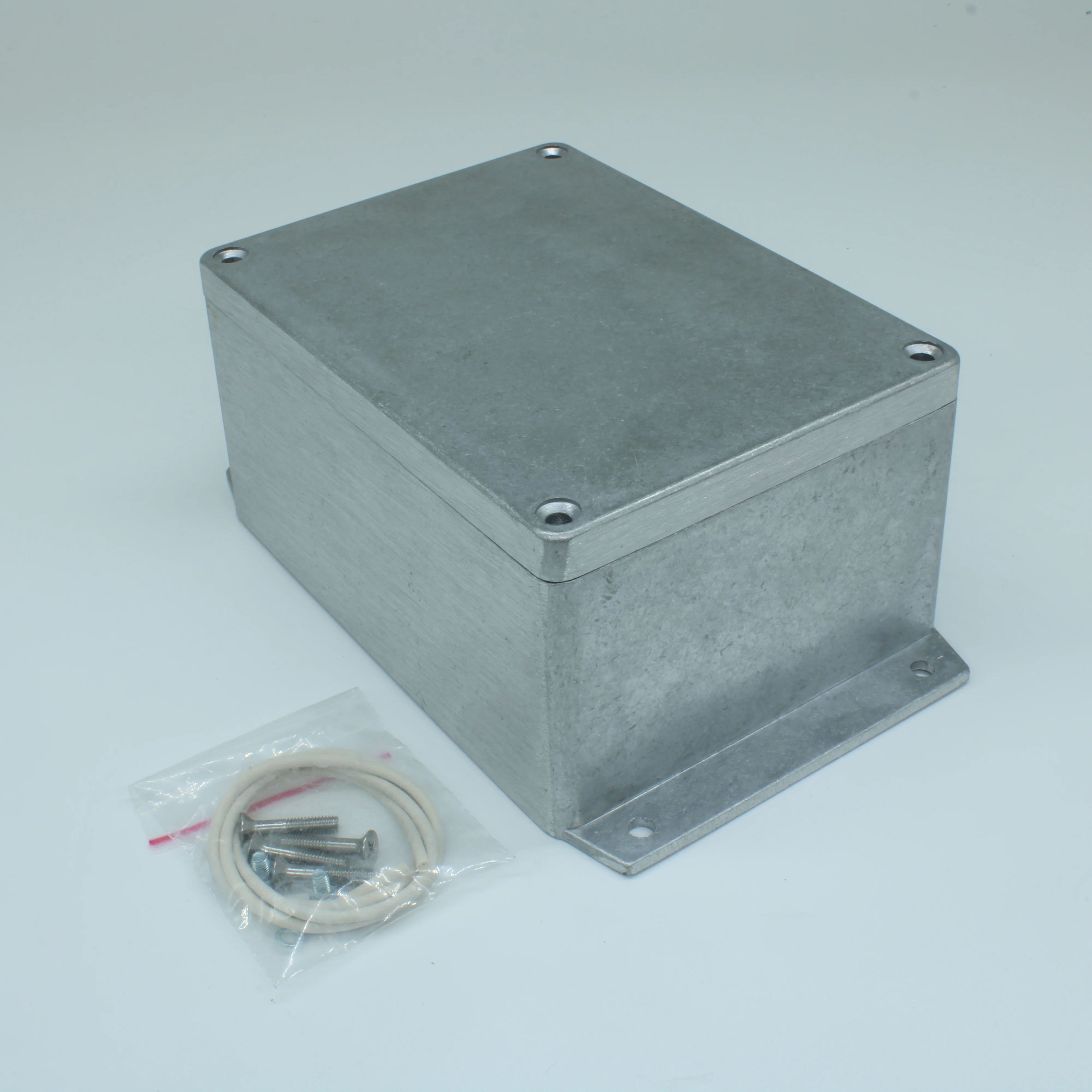 G115MF - Герметичный алюминиевый корпус с фланцами, IP65, некрашеный