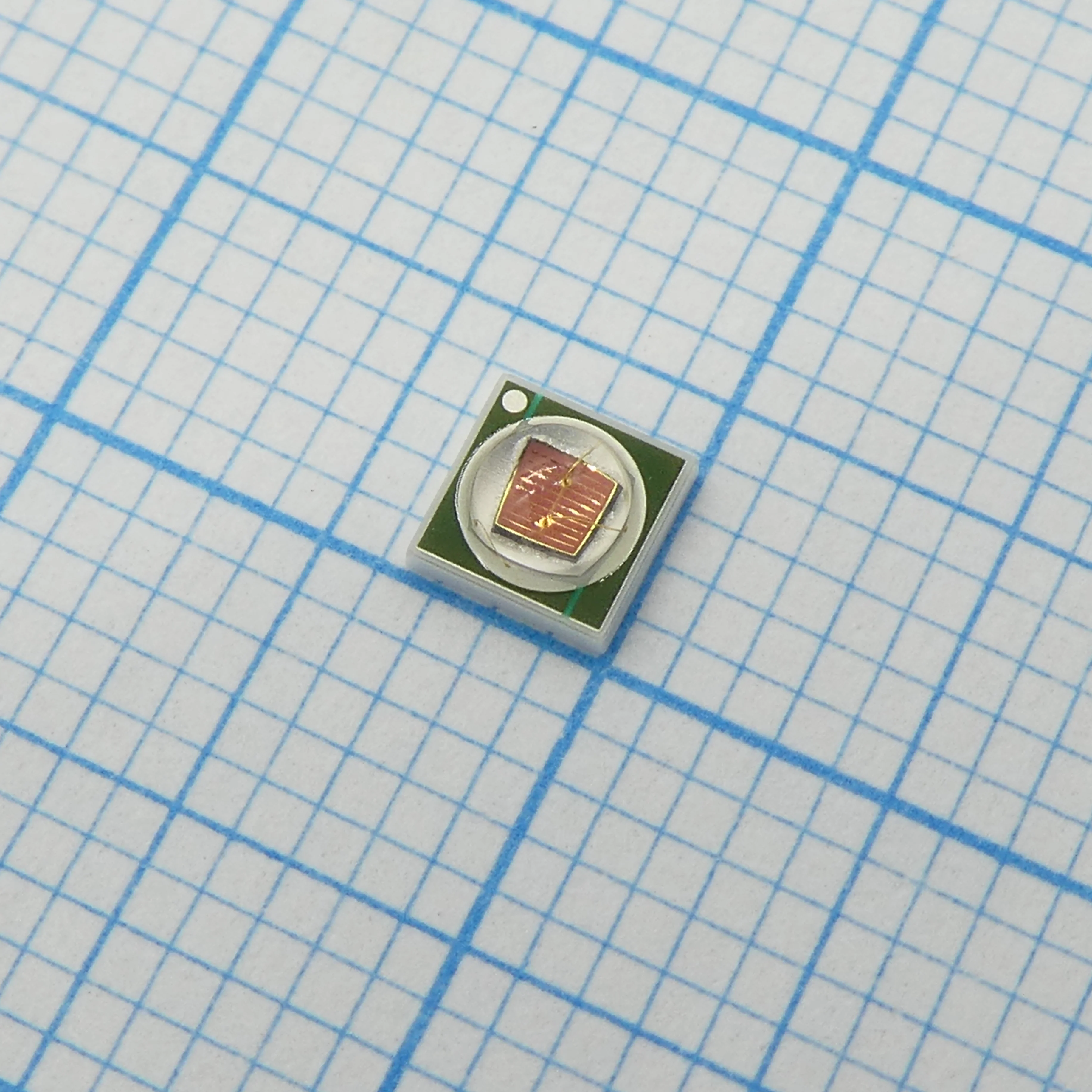 HL-C3535K4R3GA - Светодиод smd 3,45х3,45x2,15мм/красный/623нм/150Лм (750мВт) при 700мА/3Вт/ Ifmax=1000мА/2.4В/130°