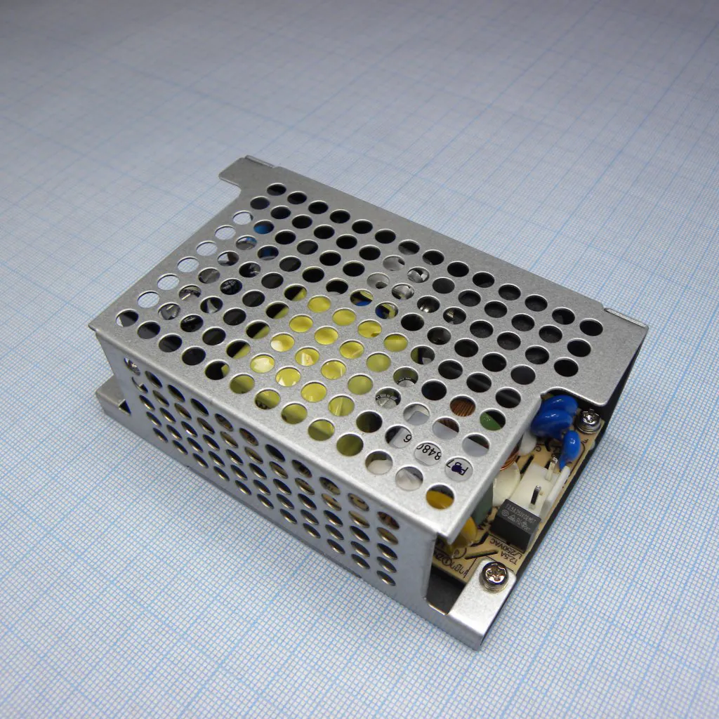 EPS-65-15-C - AC-DC, 65.1Вт, вход 85…264V AC, 47…63Гц /120…370В DC, выход 15В/4.34A, рег. вых 13.5…16.5В, изоляция 3000В AC, в кожухе 103.4х62х37мм, -30…+70°С