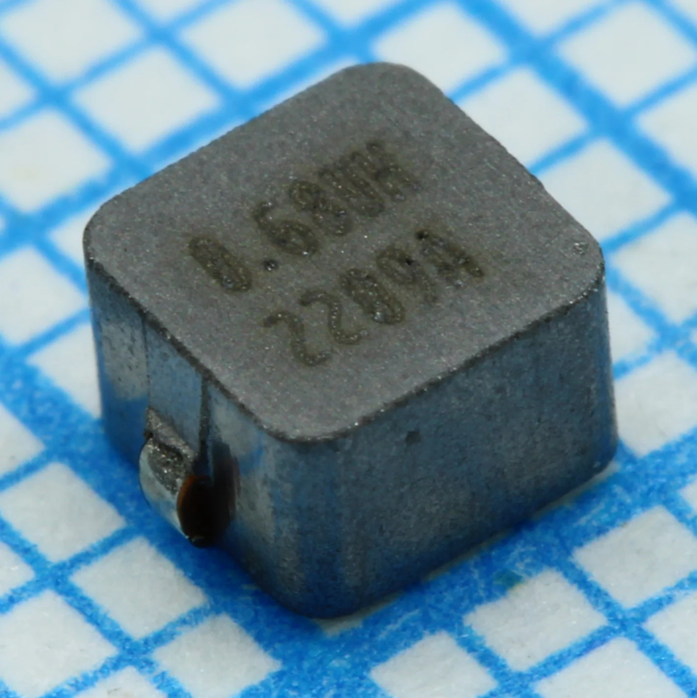 IHLP1212BZERR68M11 - Индуктивность силовая проволочная 0.68мкГн ±20% 100кГц порошковое железо 5.5A 0.0204Ом по постоянному току 1212 лента на катушке