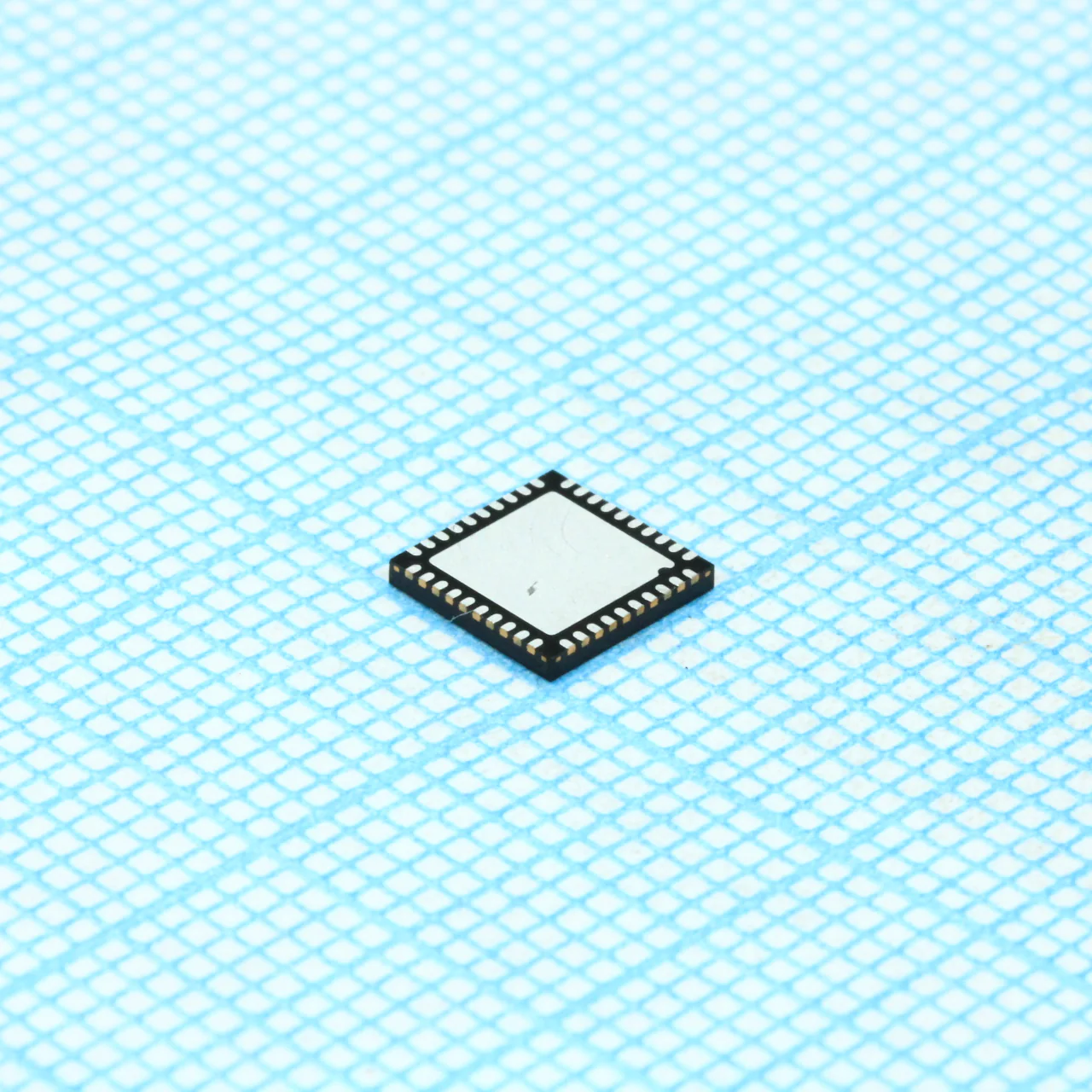 SSM3582BCPZ - Усилитель мощности НЧ моно/стерео 62.4ВТ класс D 40-Pin LFCSP EP лента на катушке