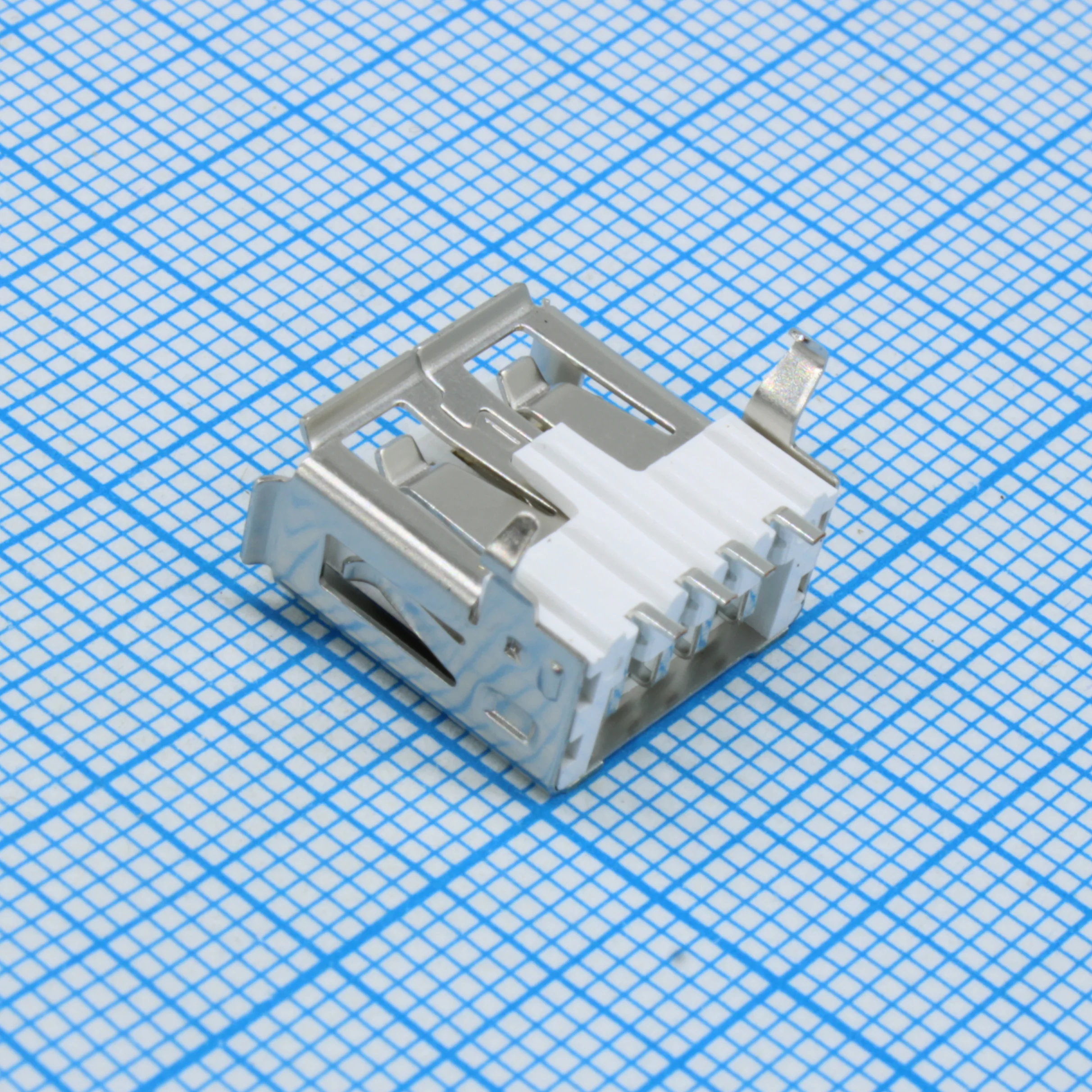 DS1095-WM0 - Разъем USB 2.0  type A (розетка) угловой на плату (TНT)