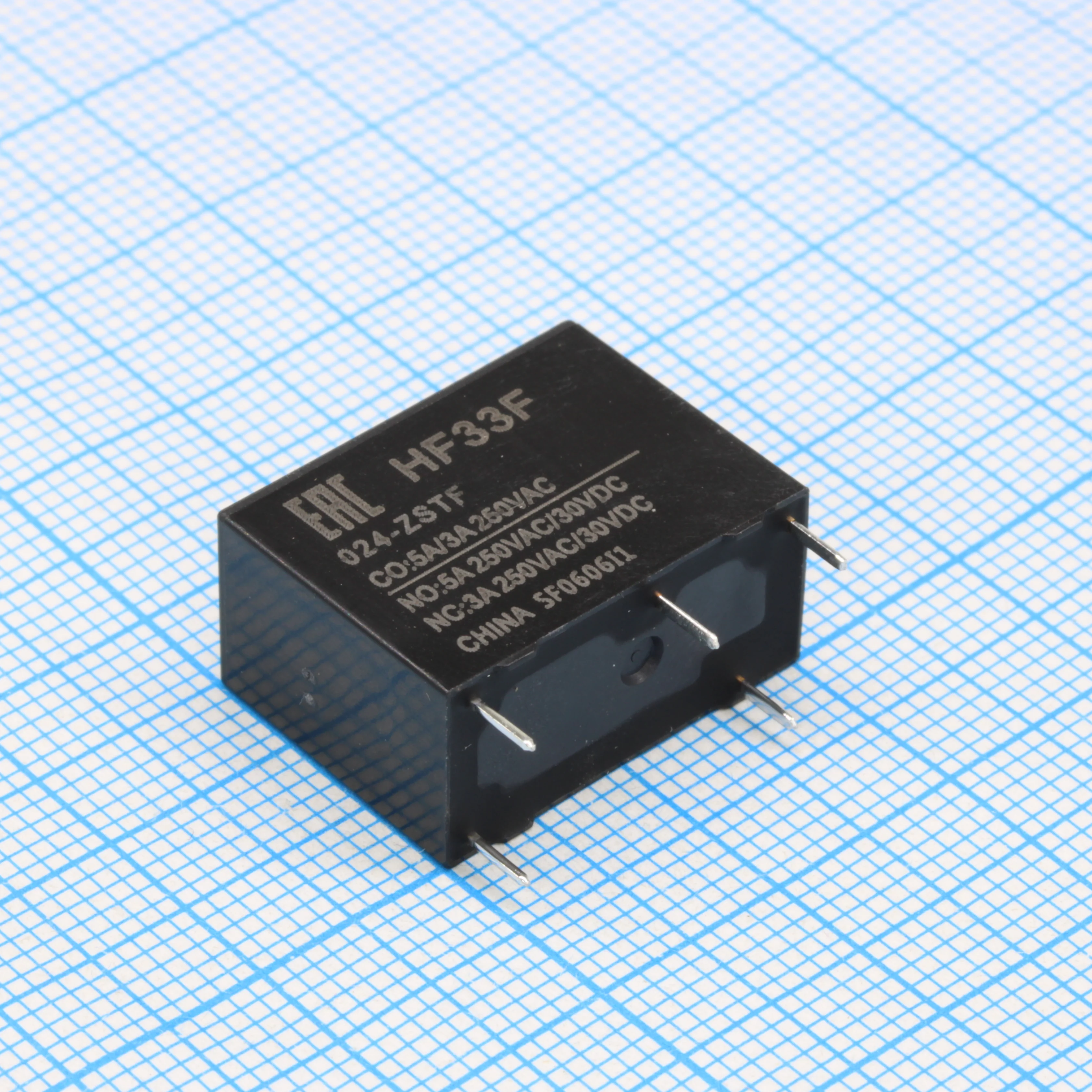 HF33F/024-ZSTF - Сверхминиатюрное силовое реле серия HF33F SPDT (одна контактная группа-два направления) катушка 24В