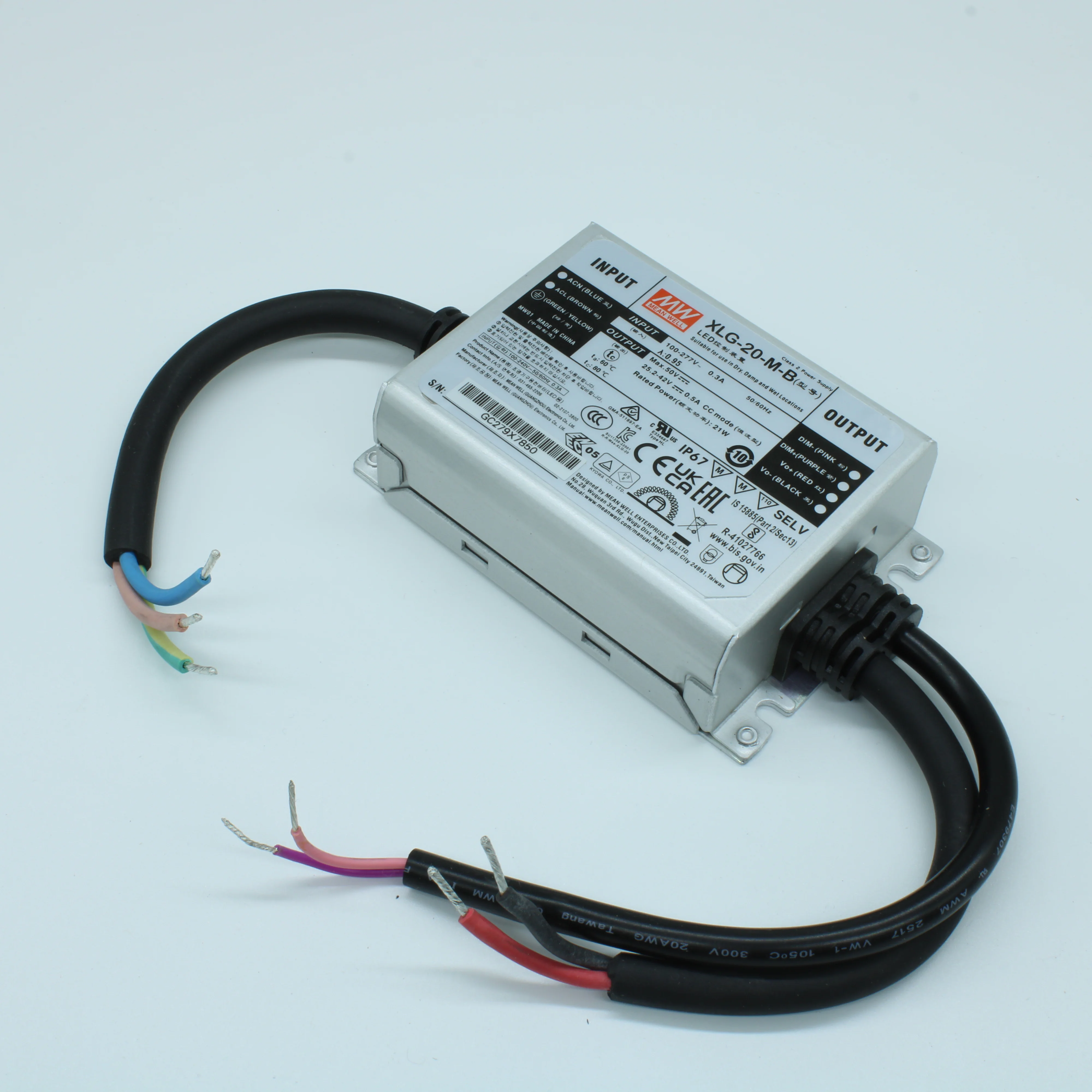 XLG-20-M-B - AC-DC, 21Вт, IP67, вход 90…305В AC, 47…63Гц, ККМ, выход 0.5А/25.2…42В, изоляция 3750В AC, в кожухе 95х63х30мм, -40…+80°С (корпус), 3-in-1 dimming