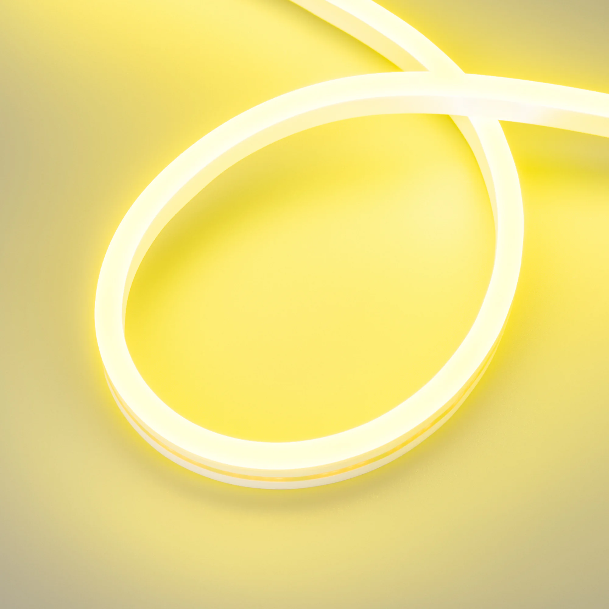 Лента герметичная AURORA-PS-A120-16x8mm 24V Lemon (10 W/m, IP65, 2835, 5m) 036693 - Гибкий неон AURORA в силиконовой оболочке. Светодиоды SMD2835, 120 шт-м, цвет ЛИМОННЫЙ ЖЁЛТЫЙ. Сечение 16х8 мм, горизонтальный (боковой) изгиб, IP65, шаг резки 8.33 мм, мо