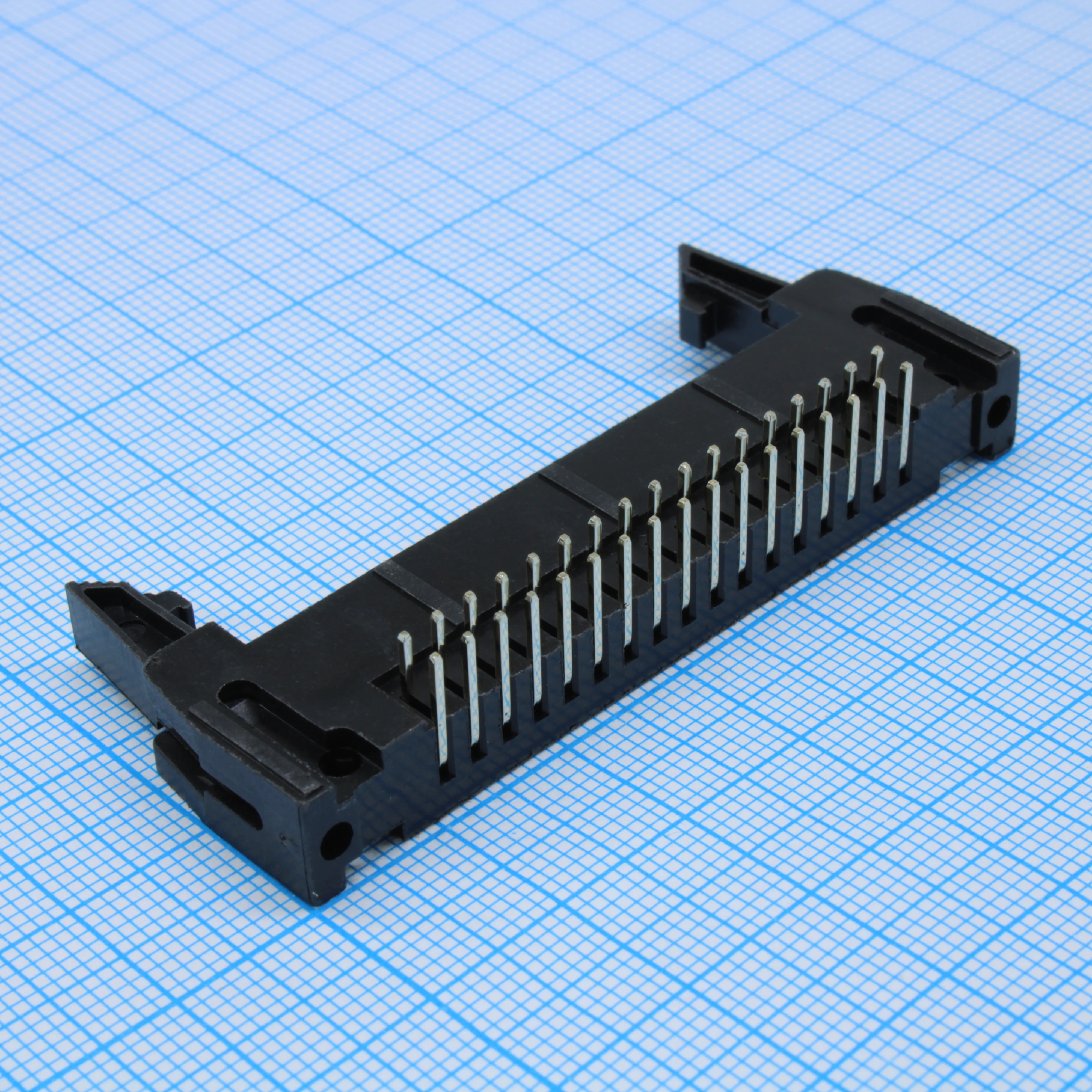 DS1011-34RBSiB7-B - Вилка на плату, угловой монтаж 34pin(2х17), шаг 2.54мм