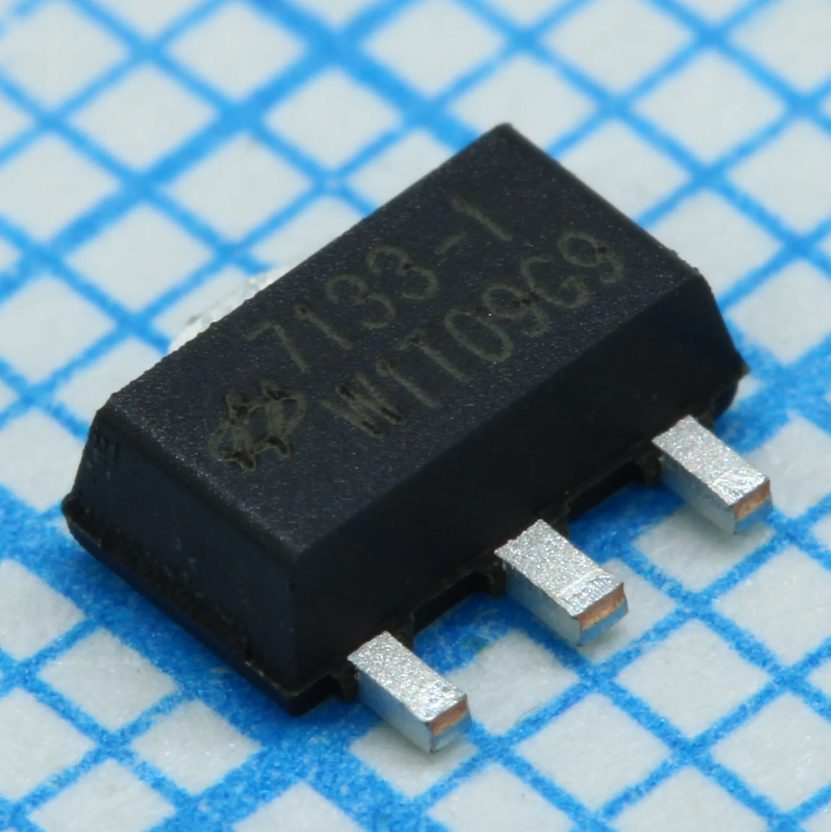 HT7133-1 - Стабилизатор линейный маломощный 30мА 3.3В