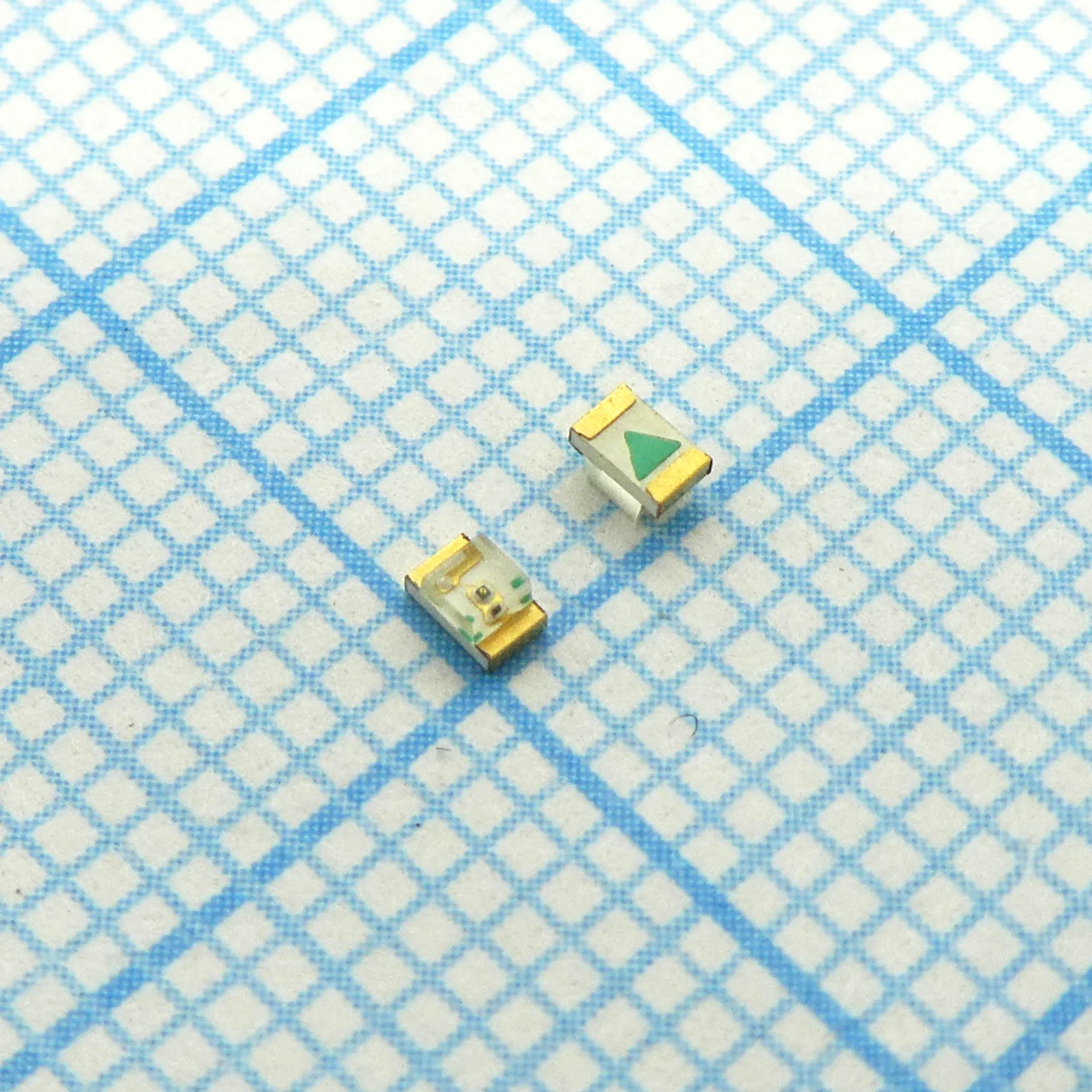 KPT-2012QBC-D - Светодиод smd 2х1,25мм/синий/465нм/40-100мкд/прозрачный/120°