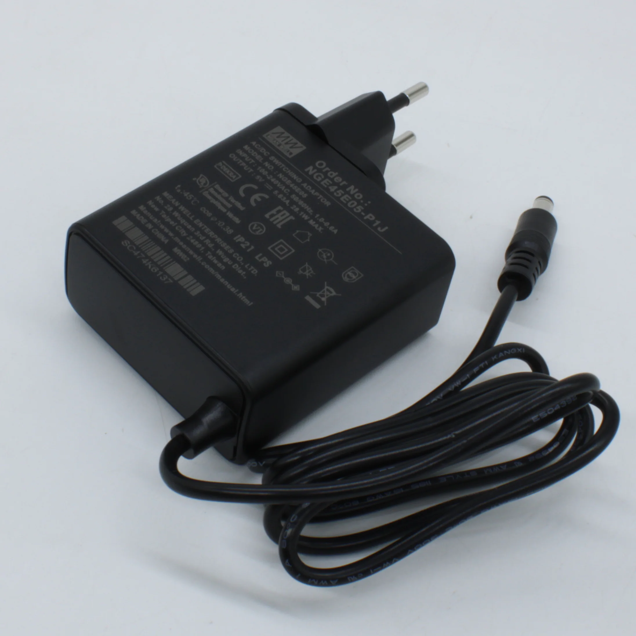NGE45E05-P1J - AC-DC, 28.1Вт, сетевой адаптер, выход 5В/5.63А, вход 80...264В AC, 47...63 Гц, изоляция 4000B DC, 2xMOPP, 62x30*x65мм, -30...+70C, евровилка, выходной разъем 11мм, диам. 5.5х2.1мм