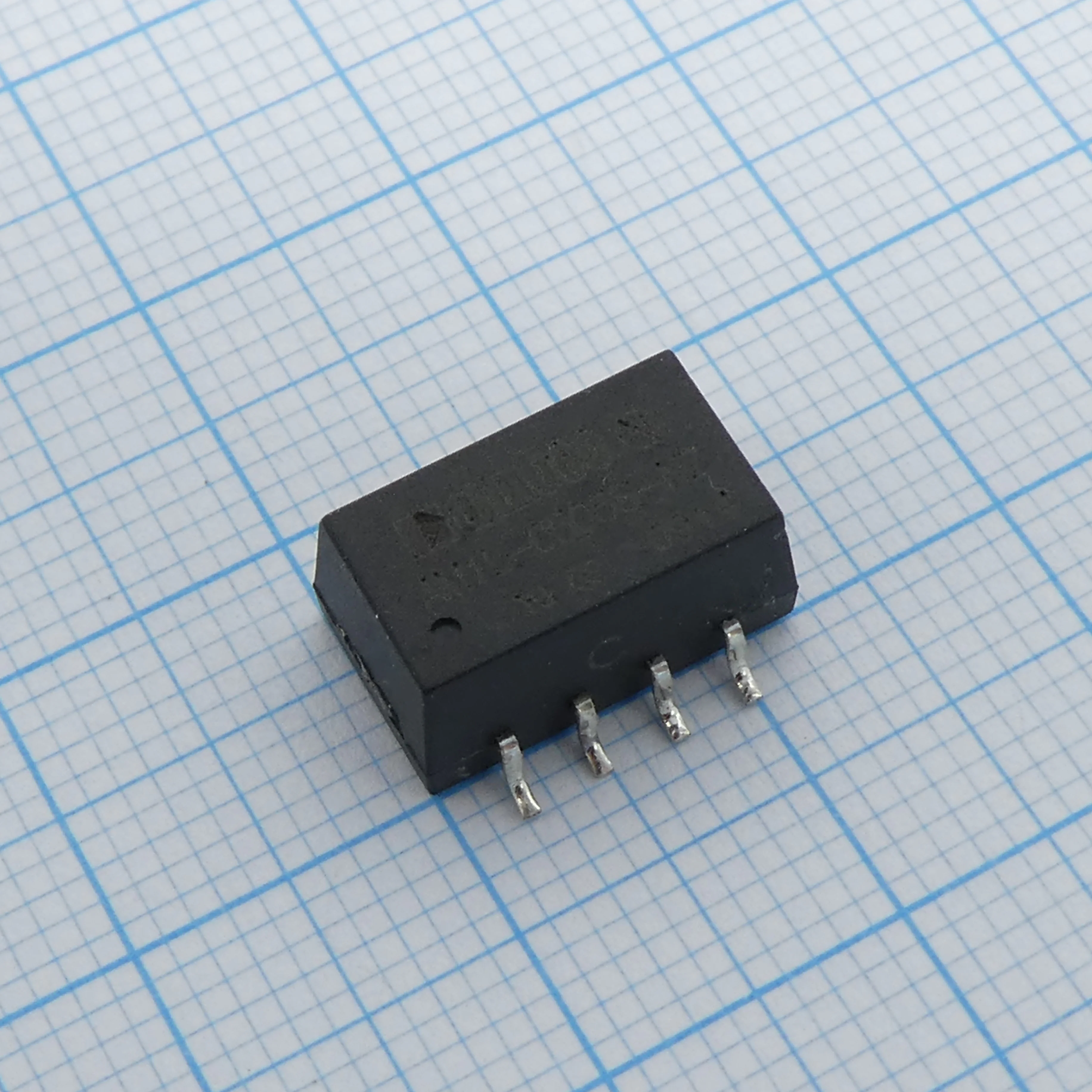 AM1L-1205S-NZ - DC/DC, 1Вт, вход 10.8…13.2В, выход 5В/0.2А, изоляция 1000В DC, КПД 73%,  для поверхностного монтажа, 12.7x11.2x6.25мм, -40…85°C, пластик