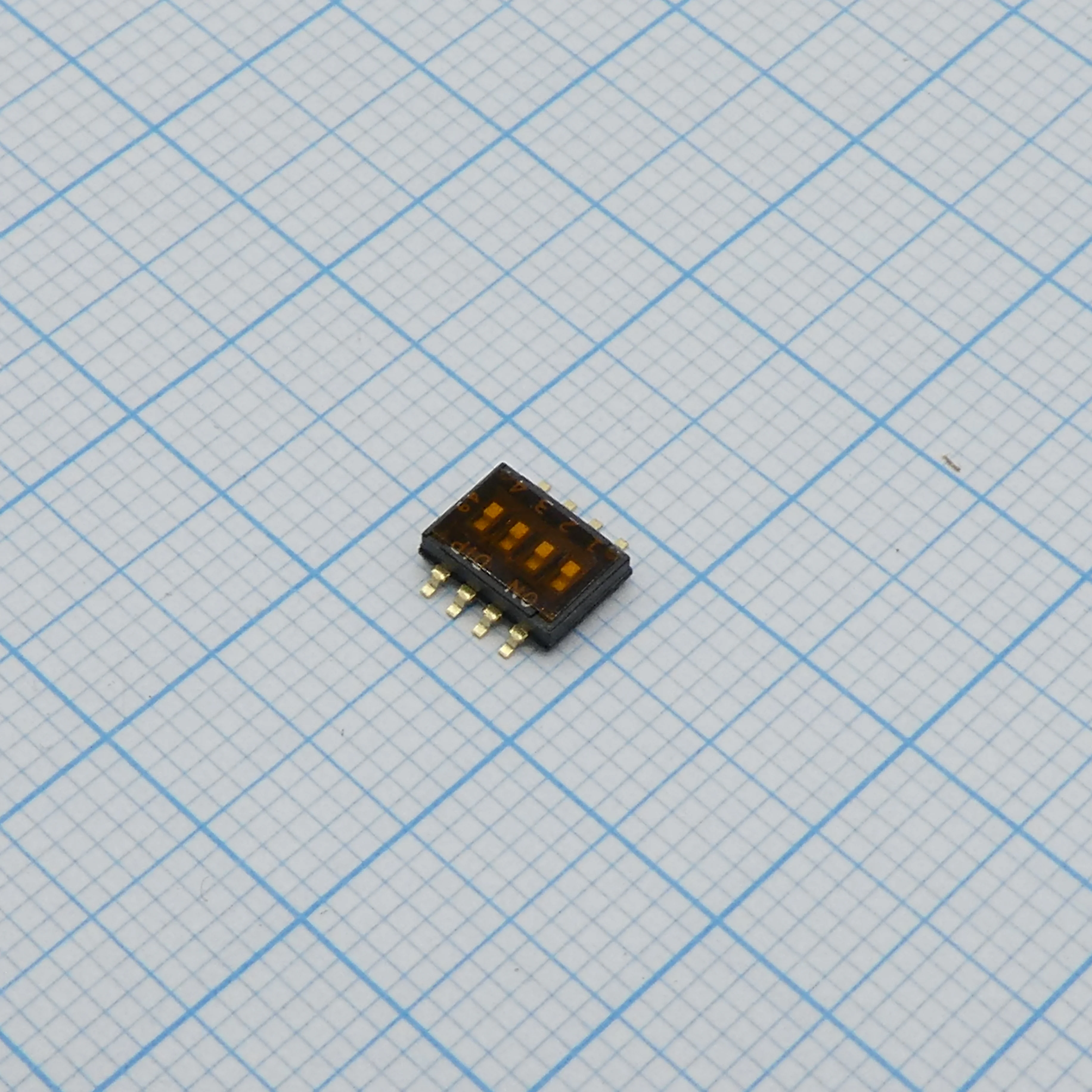 DHN-04F-T-V - Движковый переключатель 4 группы SMD монтаж 1.27мм 25мА 24В с плёнкой положение ВЫКЛ