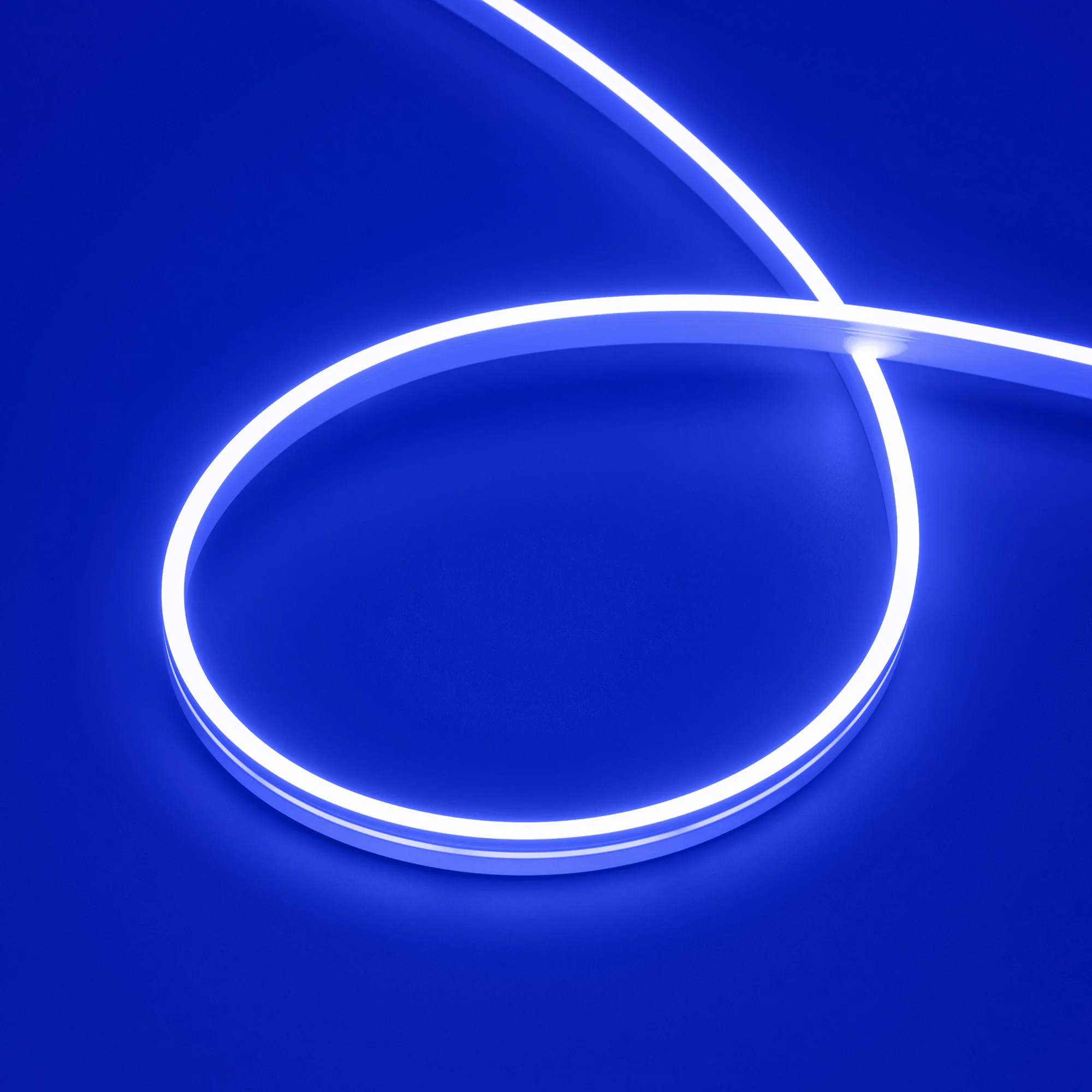 Лента герметичная MOONLIGHT-SIDE-A168-4x10mm 24V Blue (7.2 W/m, IP65, 5m, wire x2) 038314 - Гибкая герметичная лента (неон серии MOONLIGHT), сечение 4х10 мм. Светодиоды SMD 2835 168 шт/м. Цвет свечения СИНИЙ, угол излучения 110°. Мощность 7.2 Вт/м, питани