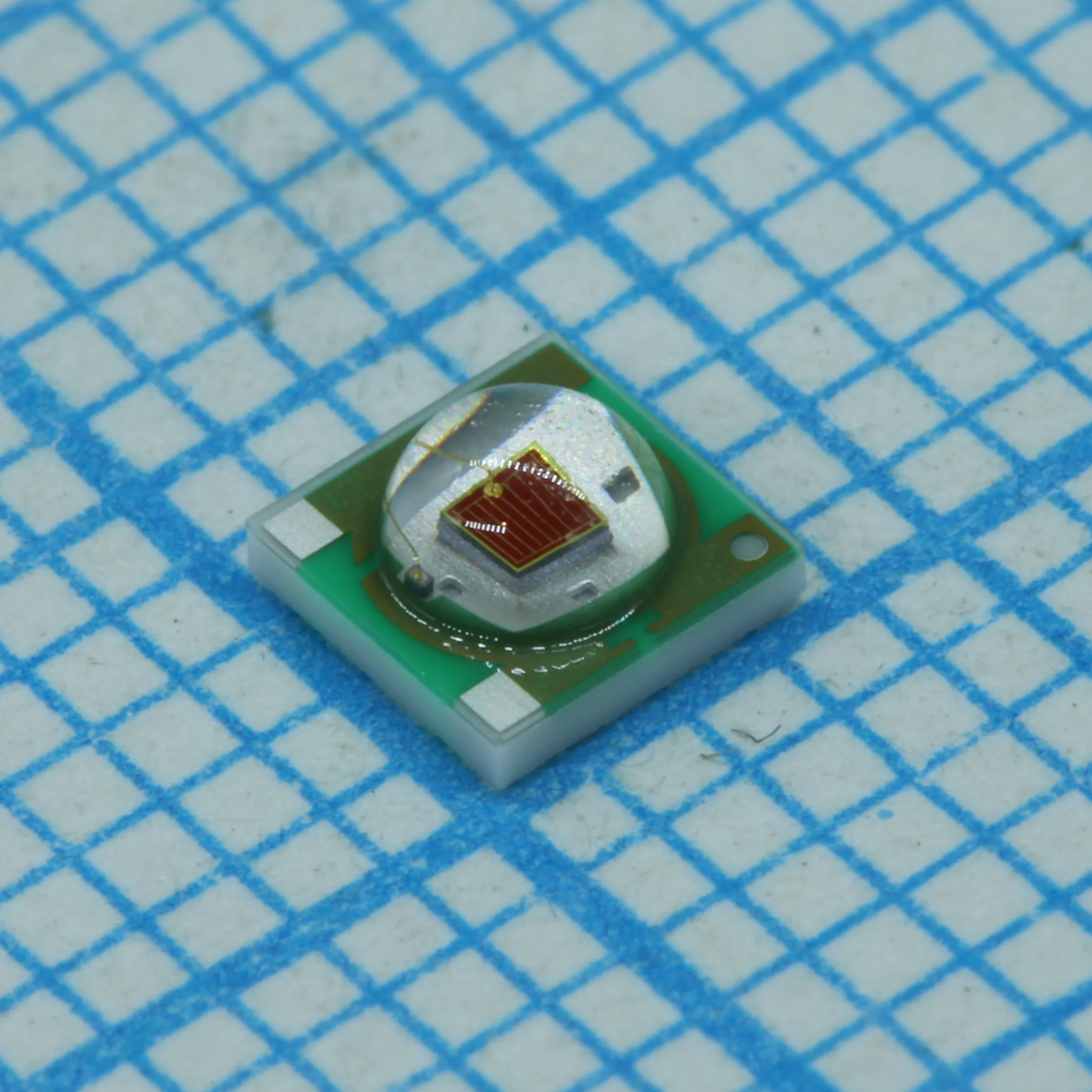 XPCRED-L1-0000-00301 - Светодиод smd XLAMP 3,45х3,45мм/красный/625нм/45.7Лм при 350мА 2.2В/125°