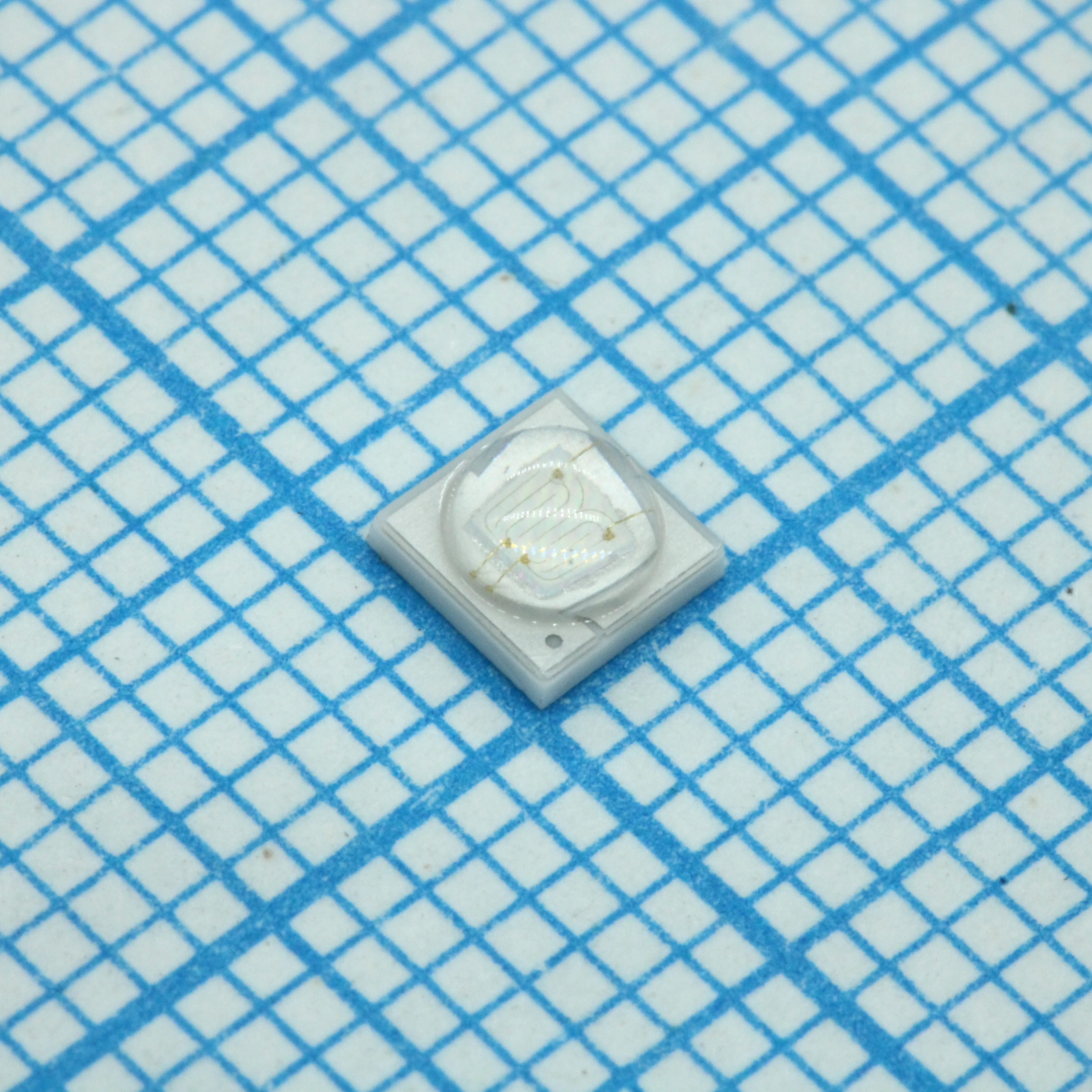 HL-C3535F22B3GA-ZW - Светодиод smd 3,45х3,45мм/синий/455нм/40Лм при 700мА (1000mW при 700мА) /3-3.6В/130°