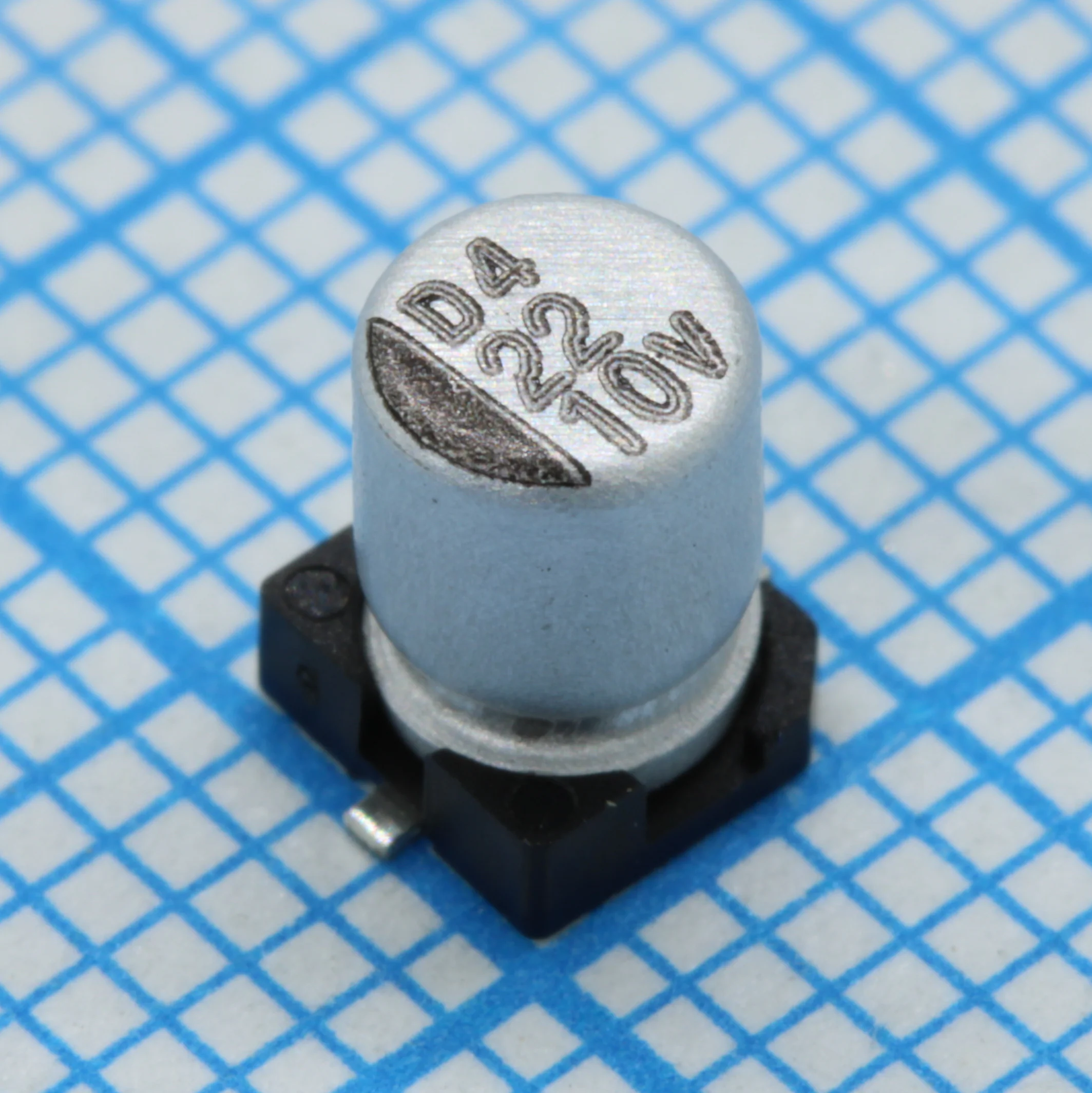 CD010M220C5APKKKV00R - Конденсатор алюминиевый электролитический SMD 22мкФ 10В ±20% (4х5.4)мм 2Ом 80мА 2000час 105°C лента на катушке