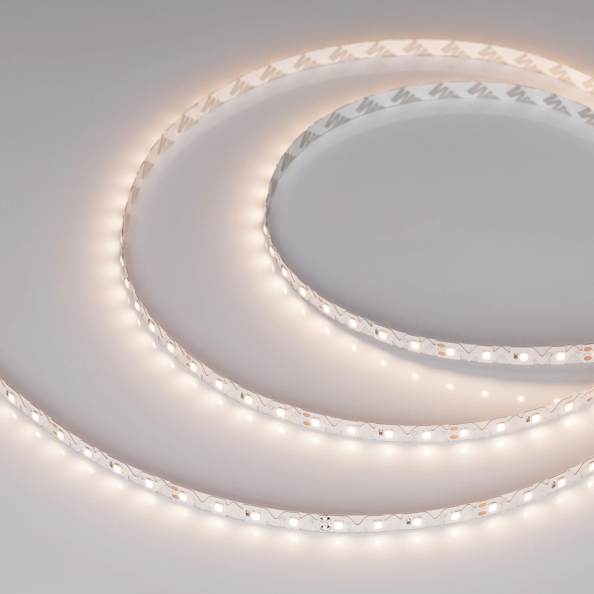 Лента RZ-A80-8mm 24V Warm3500 (8 W/m, IP20, 2835, 5m) 046014 - Гибкая лента с фигурной платой в форме волны, легко изгибается на плоскости. Светодиоды smd 2835, 80 шт/м (400 шт на 5 м), белая плата 8мм, скотч 3М. Цвет ТЕПЛЫЙ 3500 K. Питание 24 В, мощность