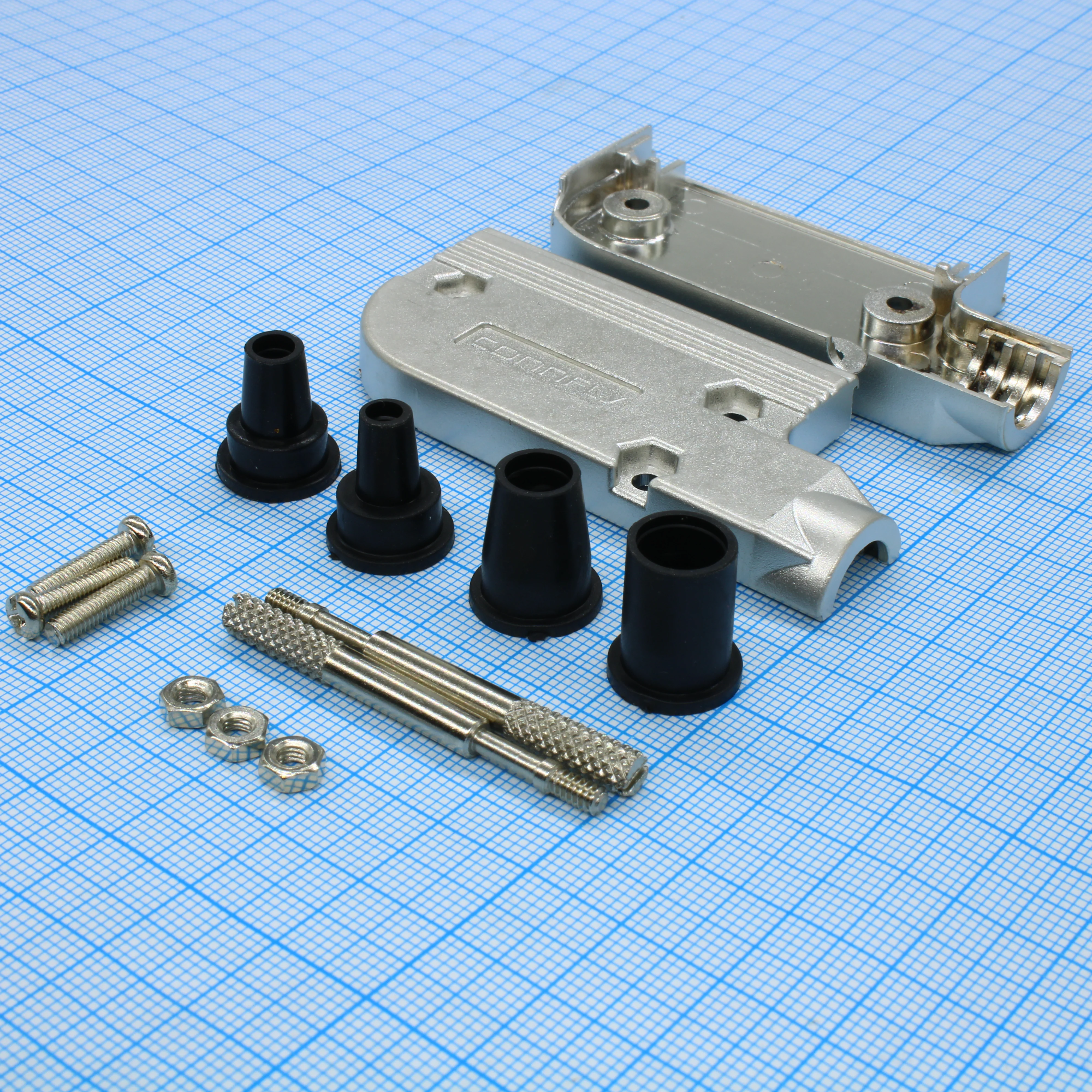 DS1047-01-25M2 - Кожух для разъема D-Sub 25pin с удлиненными винтами, металлизированный угловой