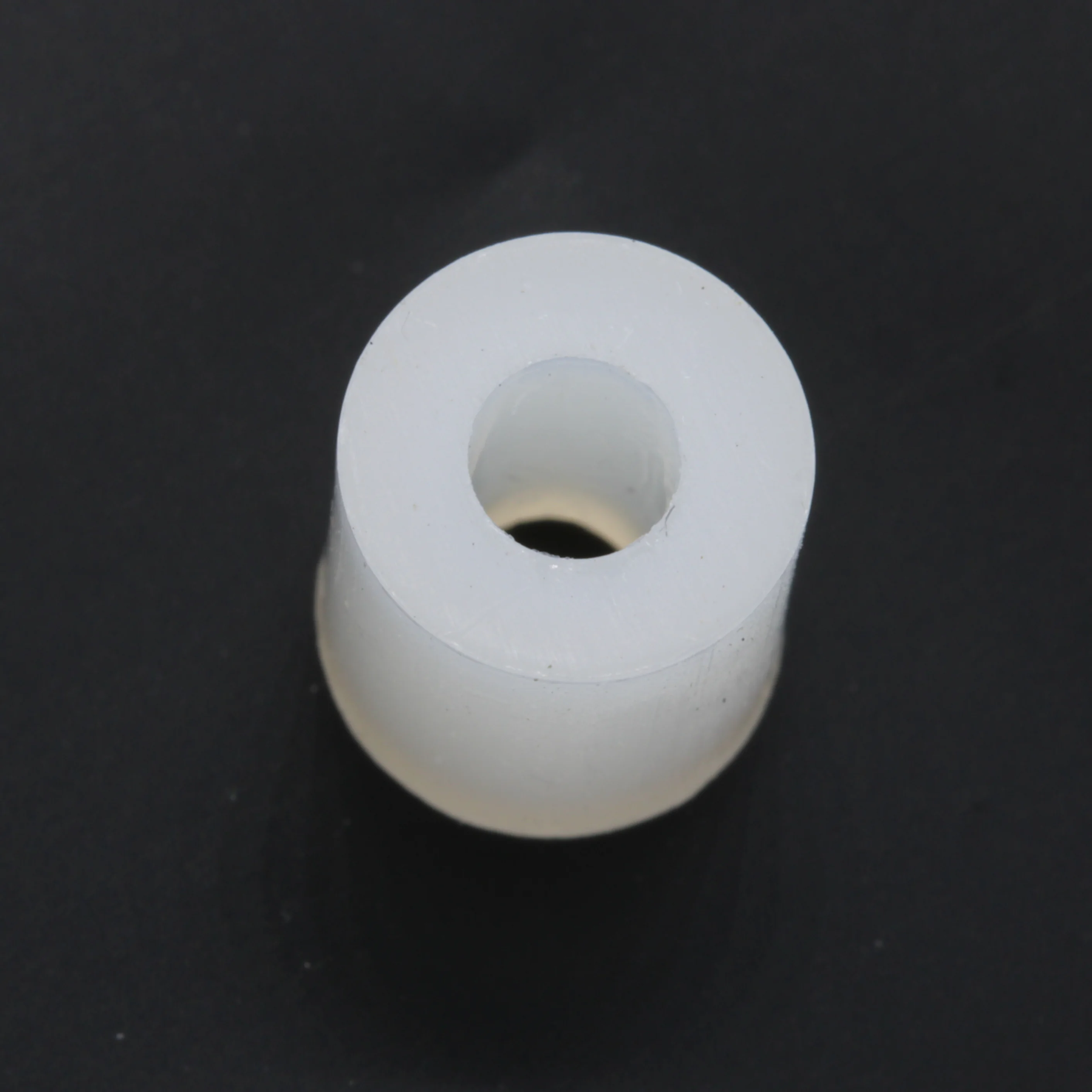 L-KLS8-0114A-LED-7 - Втулка пластмассовая 7мм