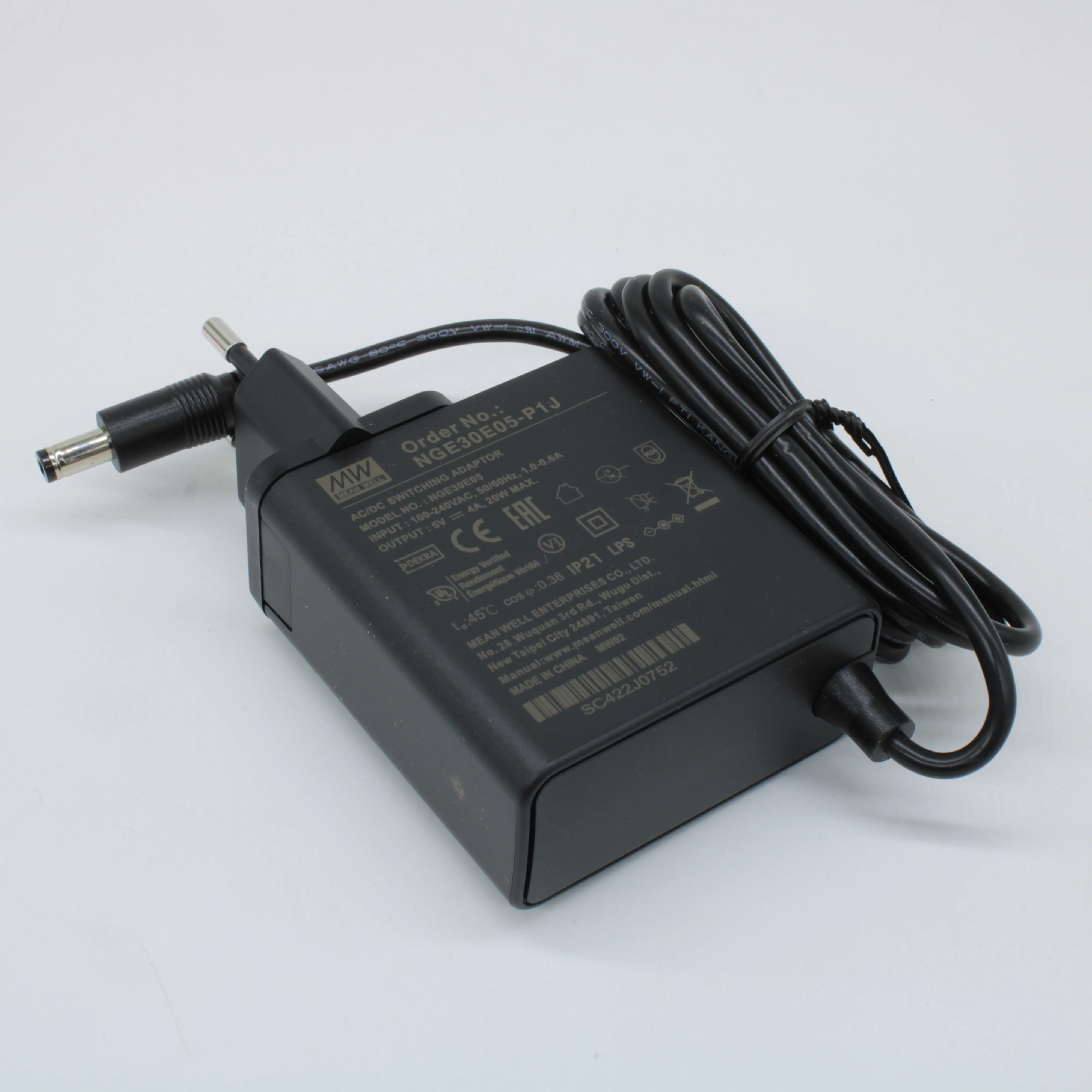 NGE30E05-P1J - AC-DC, 20Вт, сетевой адаптер, выход 5В/4А, вход 80...264В AC, 47...63 Гц, изоляция 4000B DC, 2xMOPP, 62x30*x65мм, -30...+70C, евровилка, выходной разъем 11мм, диам. 5.5х2.1мм