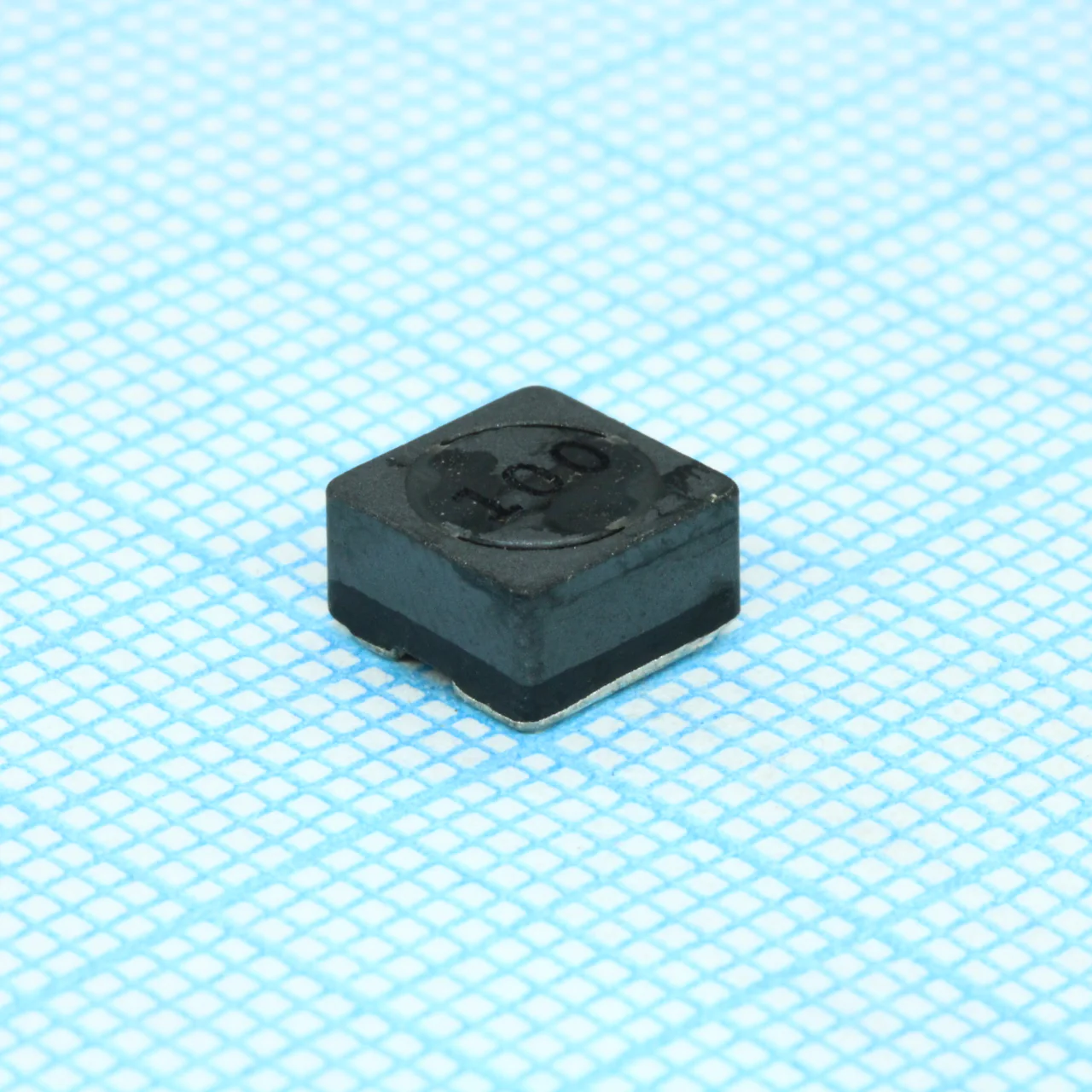 SRR6038-100Y - SMD индуктивность проволочная, на ферритовом сердечнике, экранированная 10мкГн ±30% 100кГц 8.8Q-фактор феррит 2А 0.038Ом лента на катушке