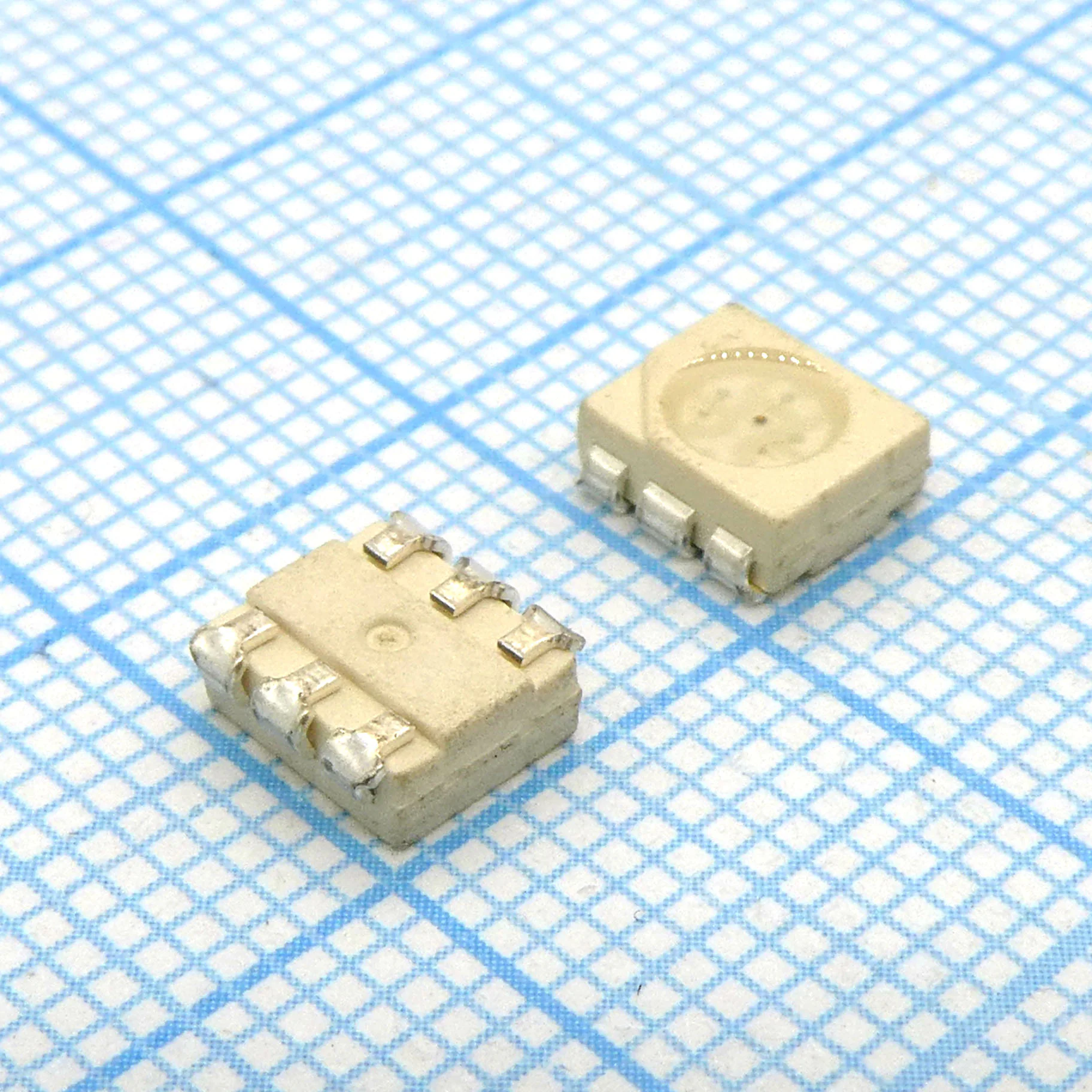 KAAF-5060QBDSURKZGCT - Светодиод smd 5х6мм/красный/630нм/180-350мкд - зеленый/525нм/280-650мкд/синий/470нм/110-250мкд/прозрачный/100°