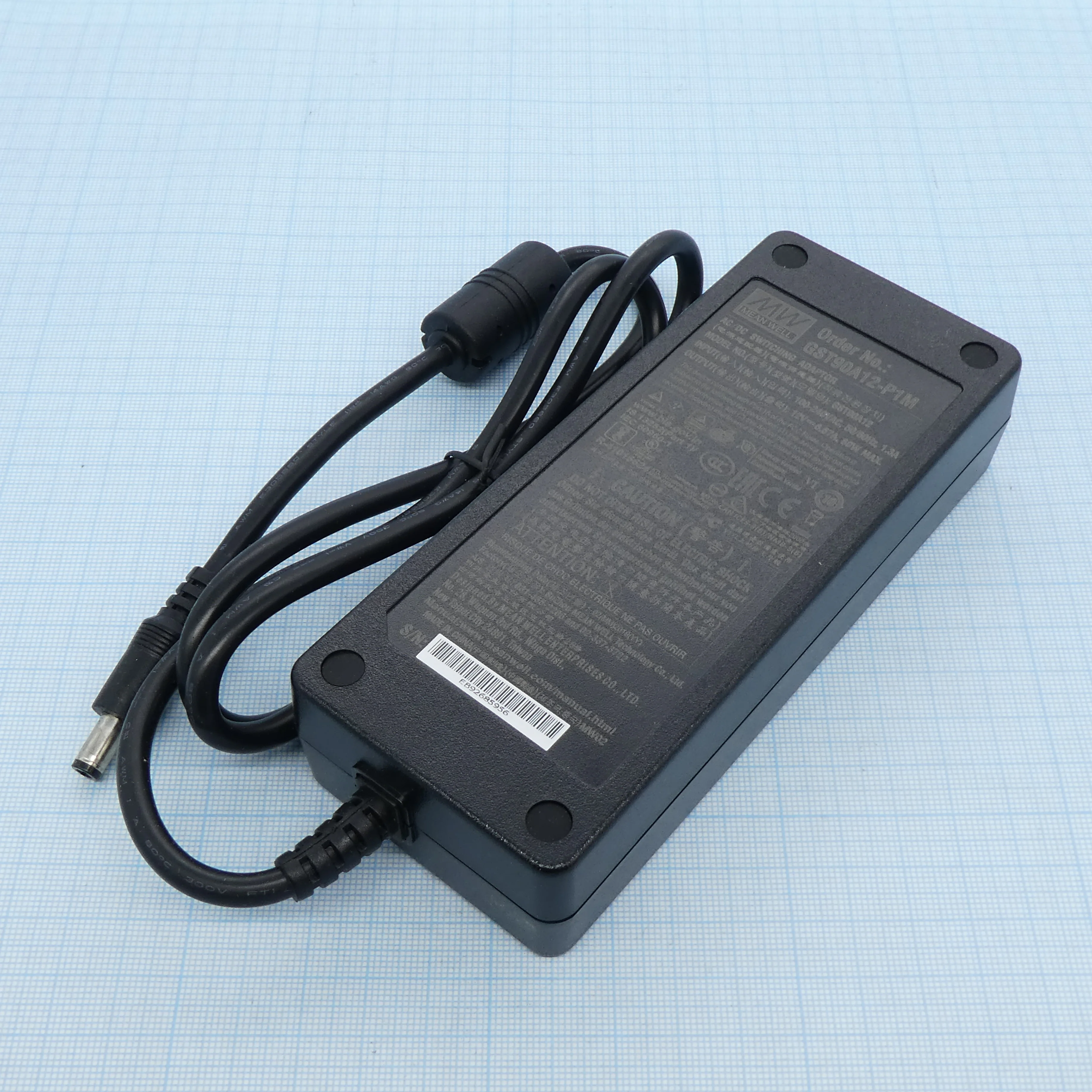 GST90A12-P1M - AC-DC,  80Вт, вход 90...264B AC 47...63 Гц, 127...370B DC, выход 12B/6.67A, изоляция 3000В AC, 145x60x32мм, -30...+70°С, сетевой разъём IEC320-C14, выходной разъем 11, диам. 5.5х2.5мм