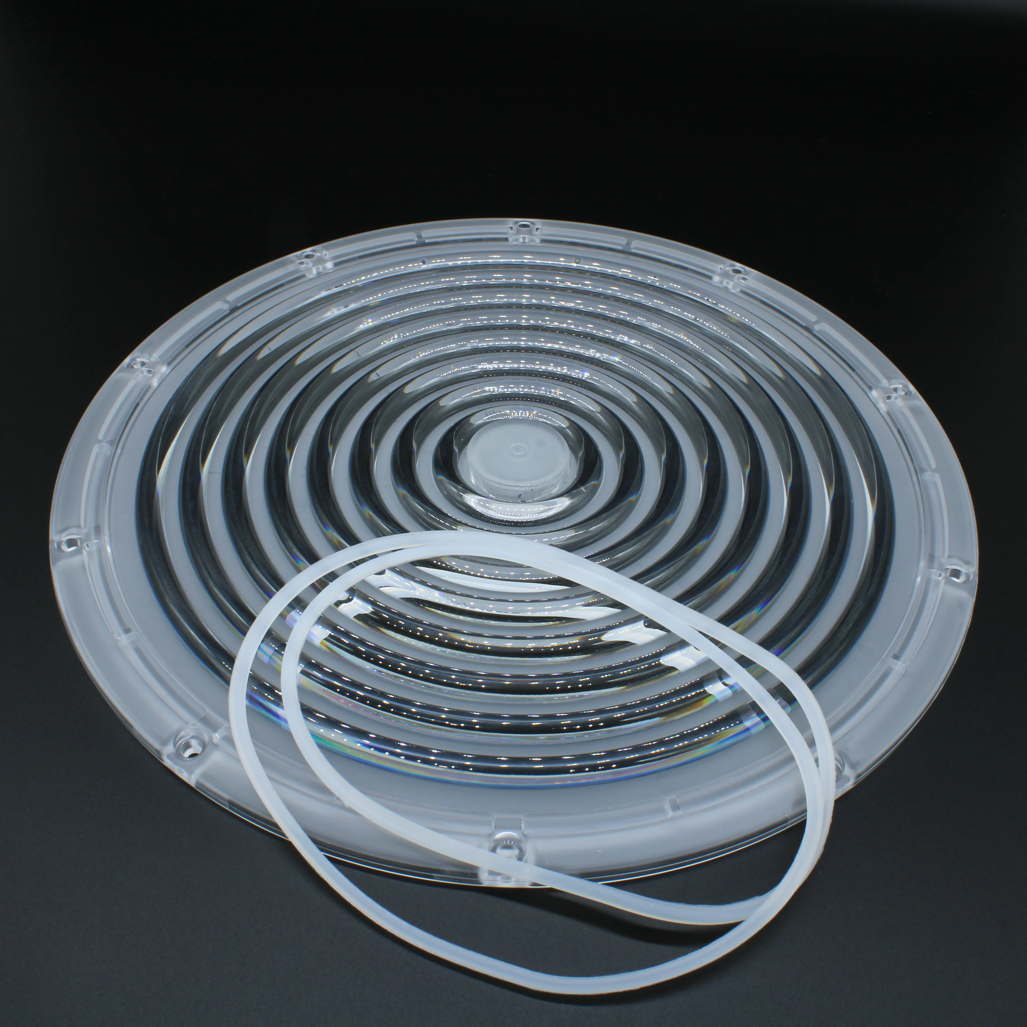 UFO265D60G-200W-B26 - Круглая групповая линза под светодиоды 2835, 3030  D=265mm H=7mm  эфф=88%   60°, PC-1250Z