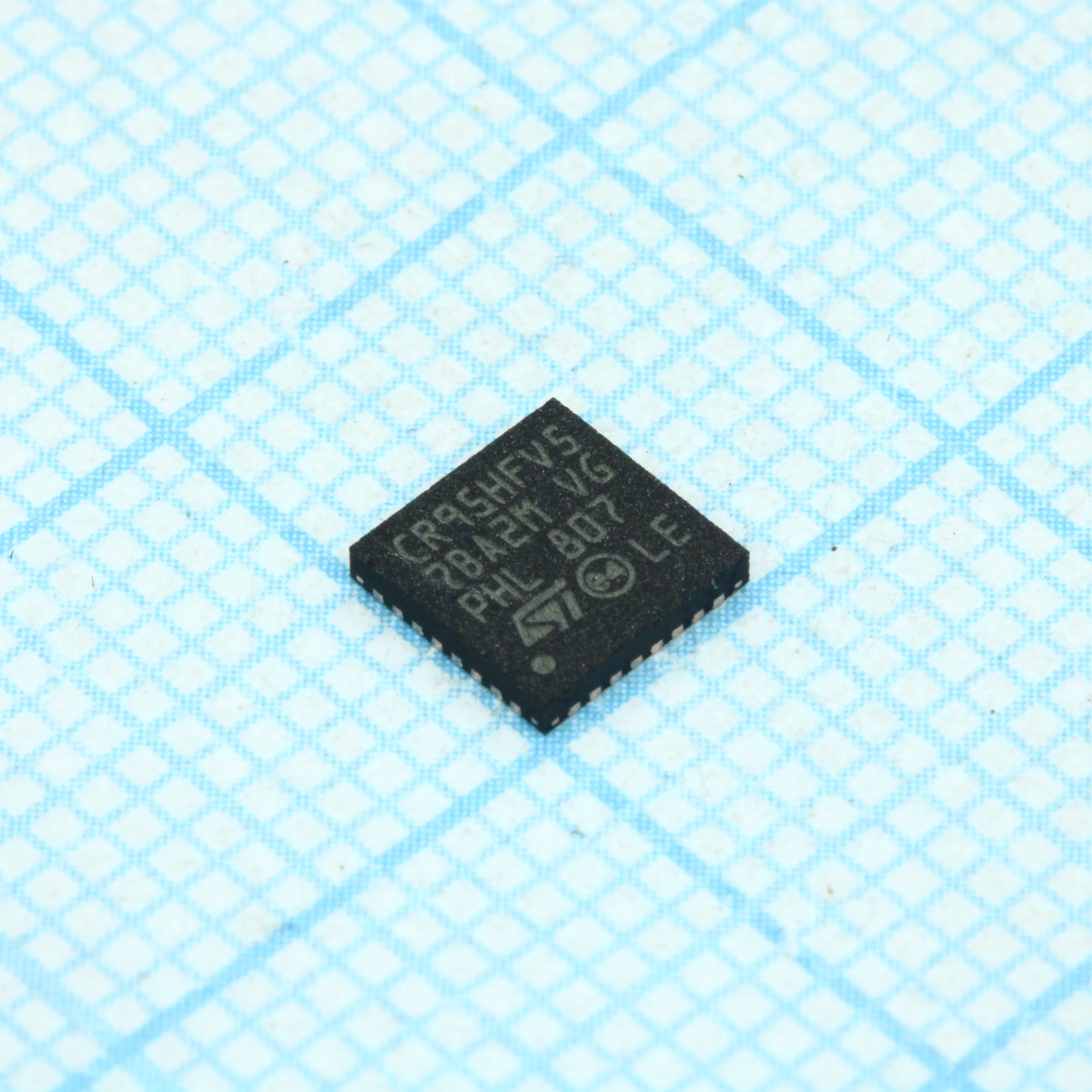 CR95HF-VMD5T - мультистандартный RF считыватель на 13.56МГц, интерфейсы  UART, SPI