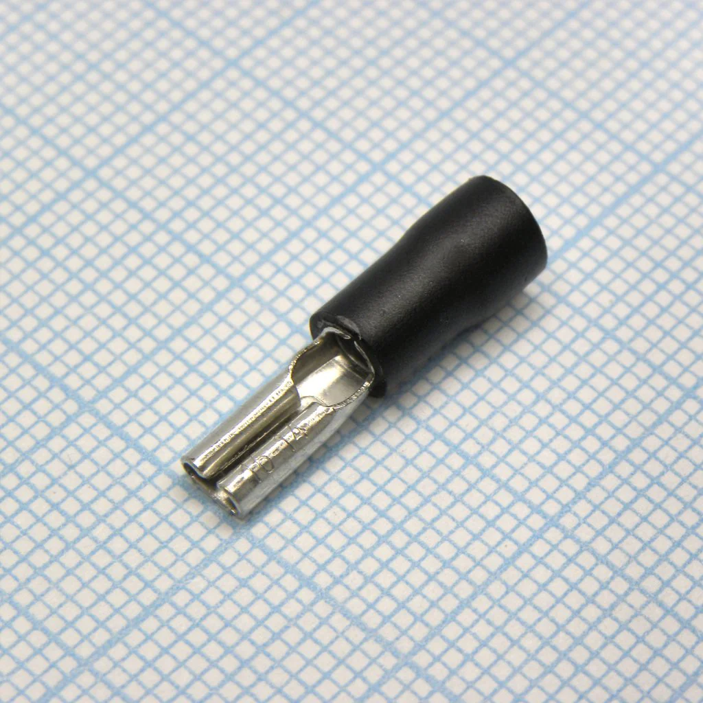 FDD2-110(8)  Black - наконечник кабельный ножевой (гнездо) с изоляцией 0.8х2.8мм, сеч. пров. 1.5-2.5мм2