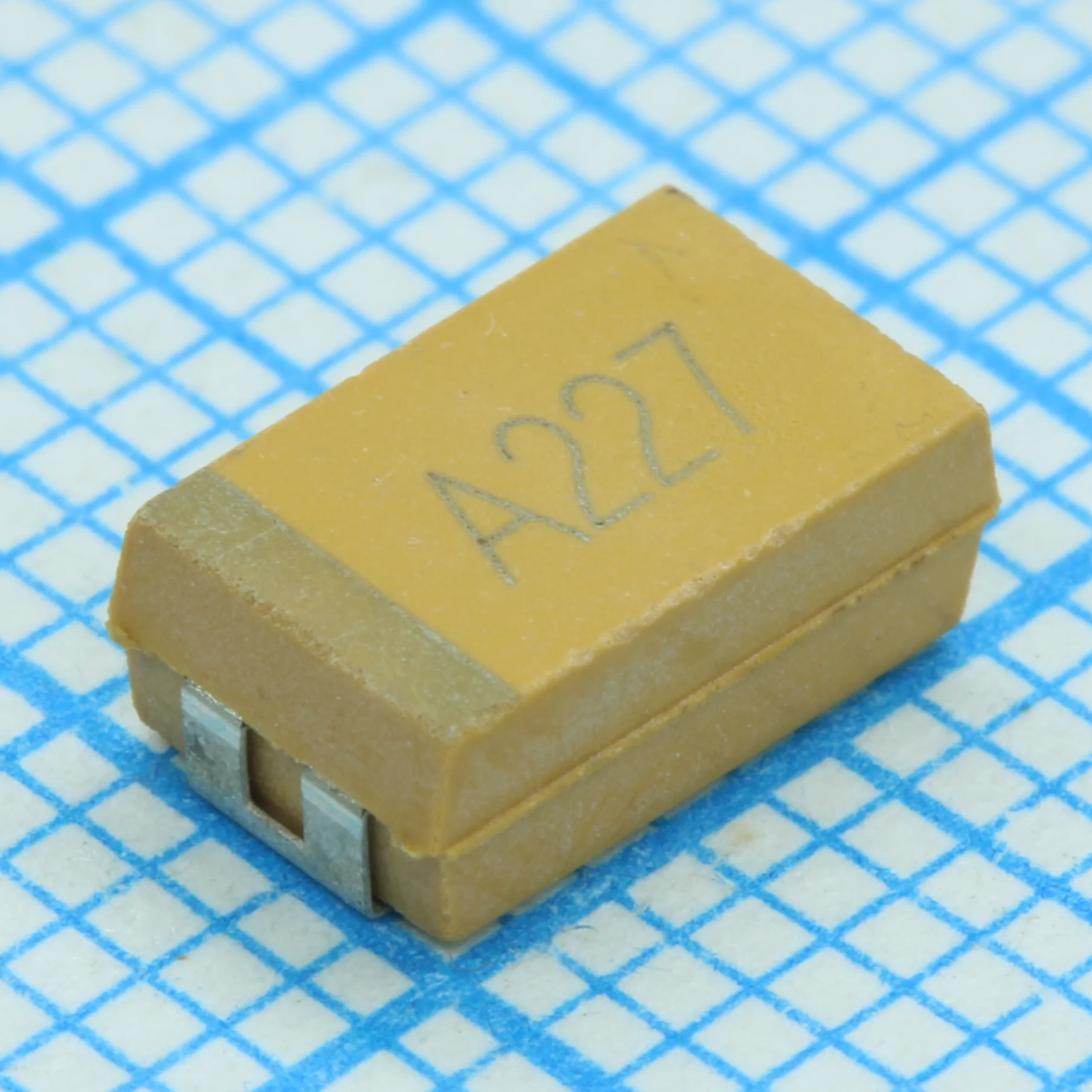 TS20001A101KDT000R - ЧИП-конденсатор танталовый 100мкФ ±10% 10В типоразмер D (7.3 X 4.3 X 2.8мм) 125С  лента на катушке
