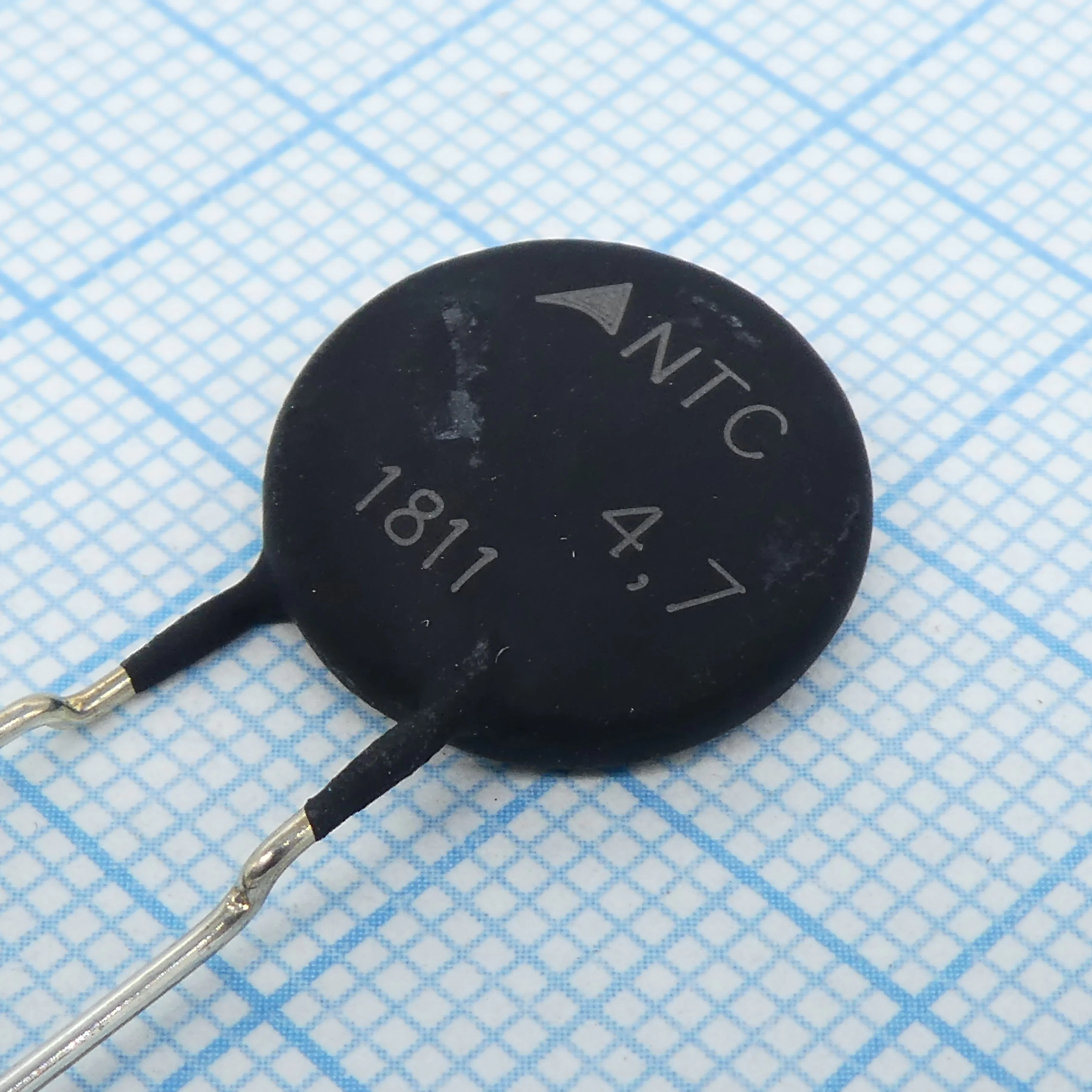 B57237S0479M - NTC-термистор 4.7Ом 3.1Вт ±20% 2-Pin