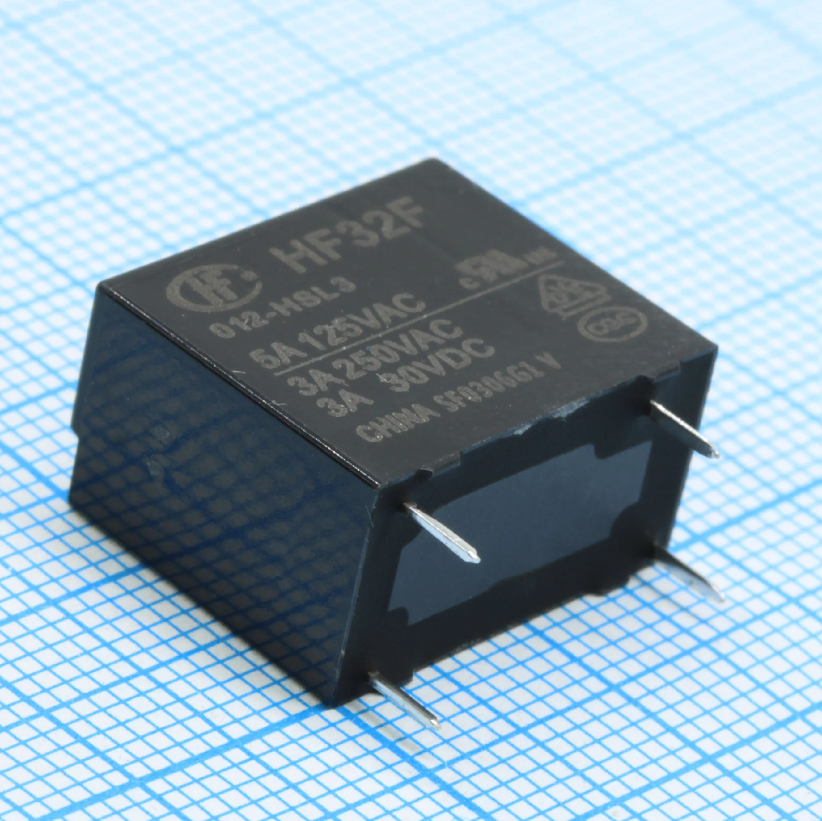 HF32F/12-HSL3 - Реле силовое 10А один контакт на замыкание катушка 12В